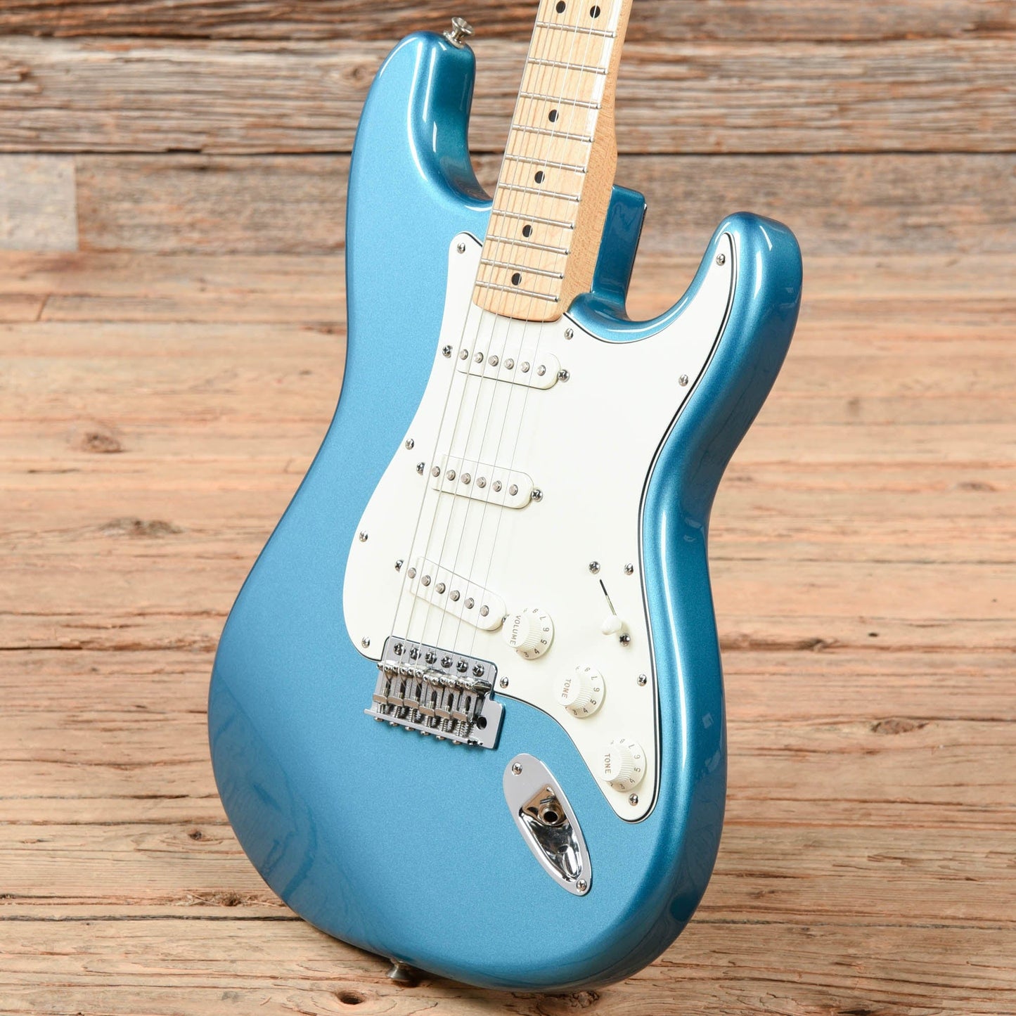 Fender Standard Stratocaster Lake Placid Blue 2015 Electric Guitars / Solid Body