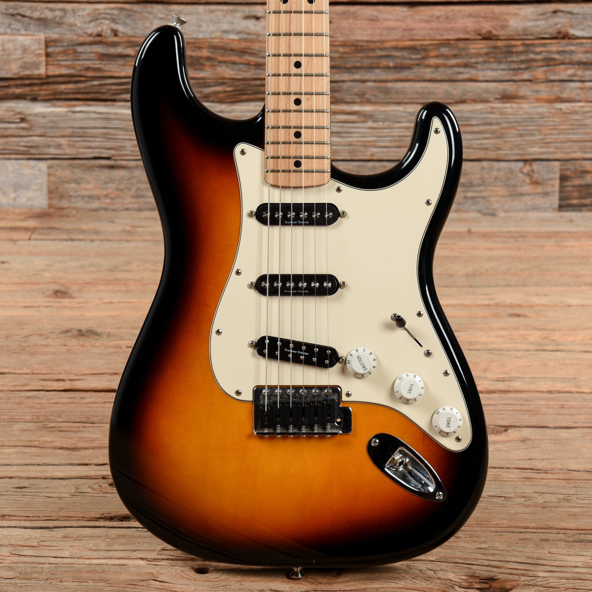Fender Standard Stratocaster Sunburst 2001 Electric Guitars / Solid Body