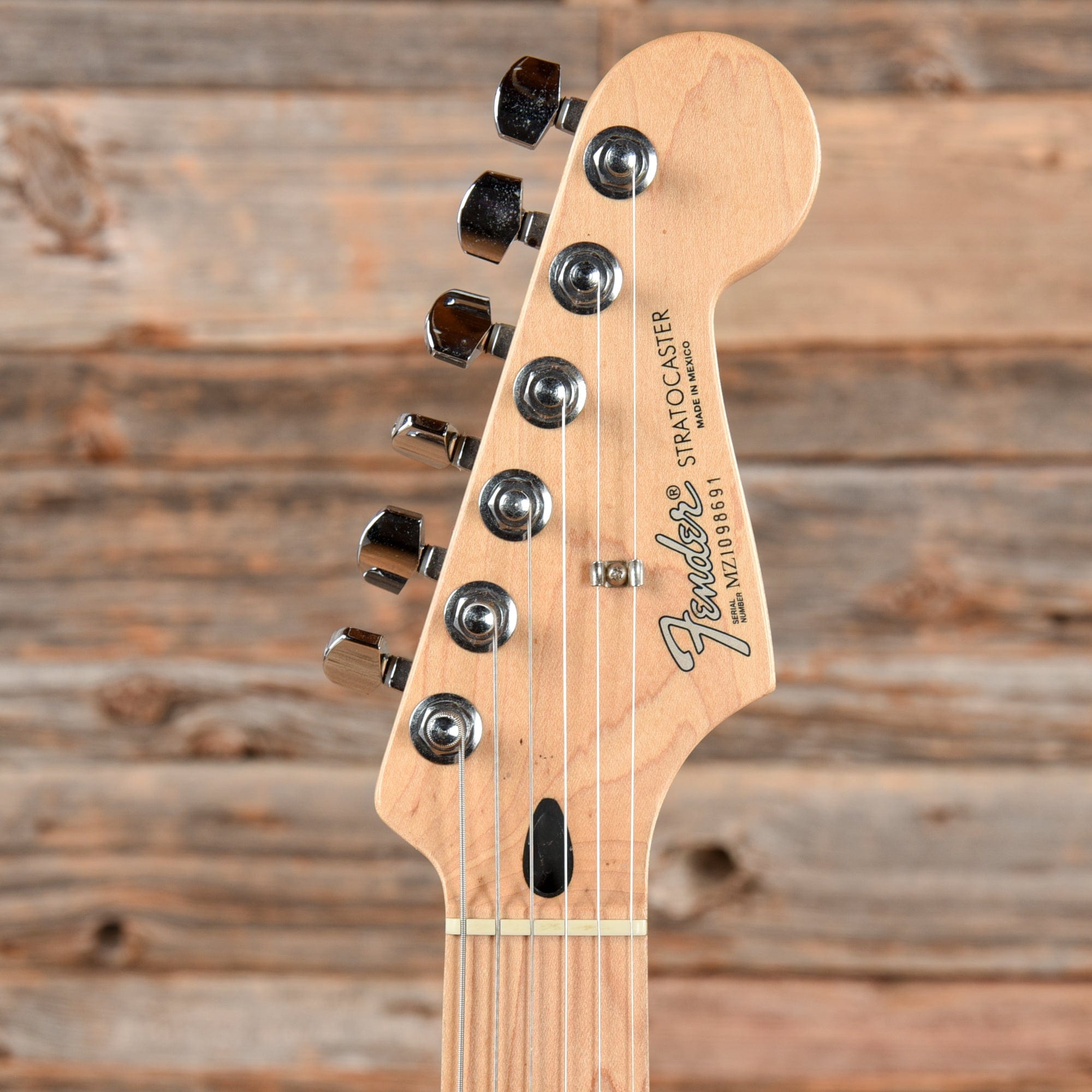 Fender Standard Stratocaster Sunburst 2001 Electric Guitars / Solid Body