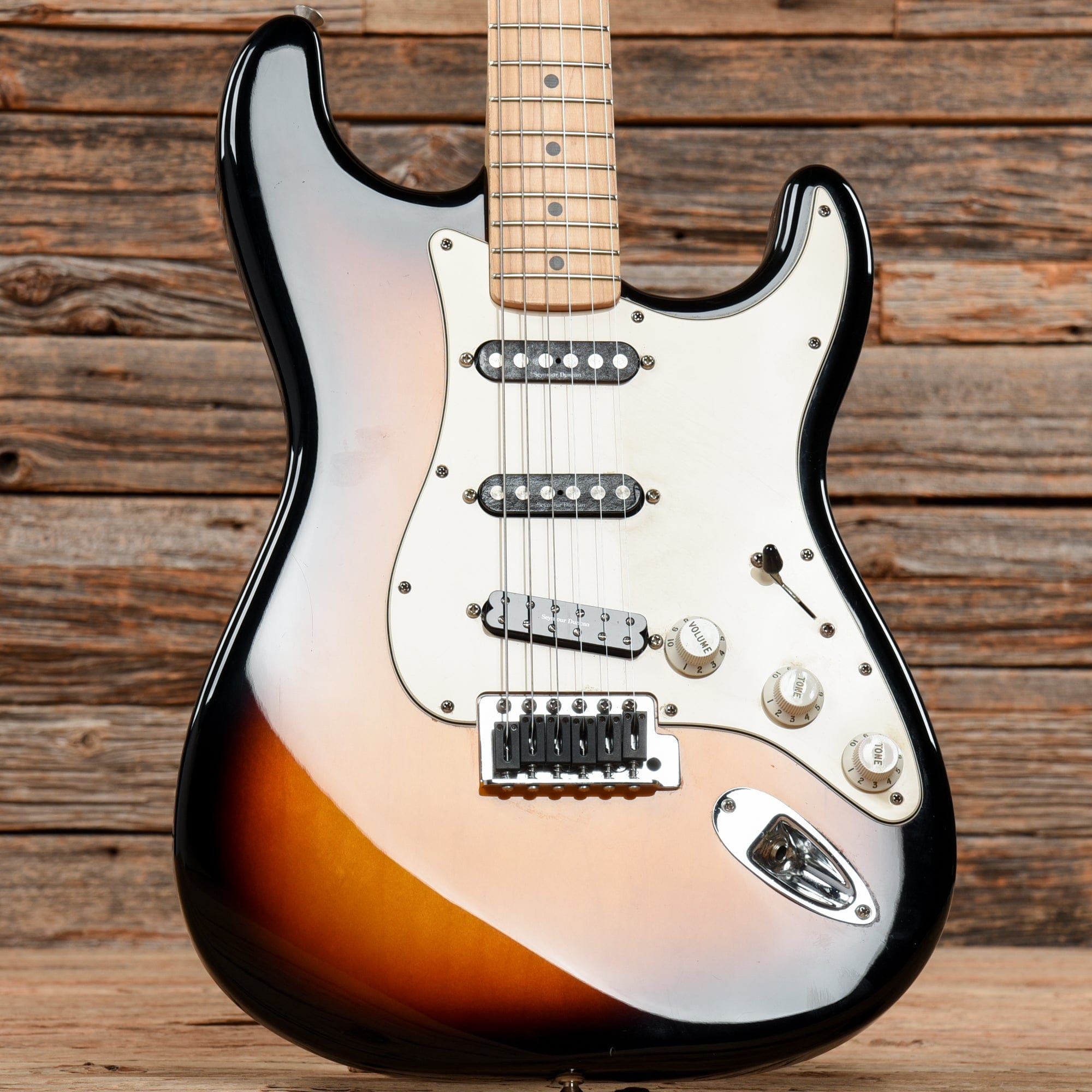 Fender Standard Stratocaster Sunburst 2001 Electric Guitars / Solid Body