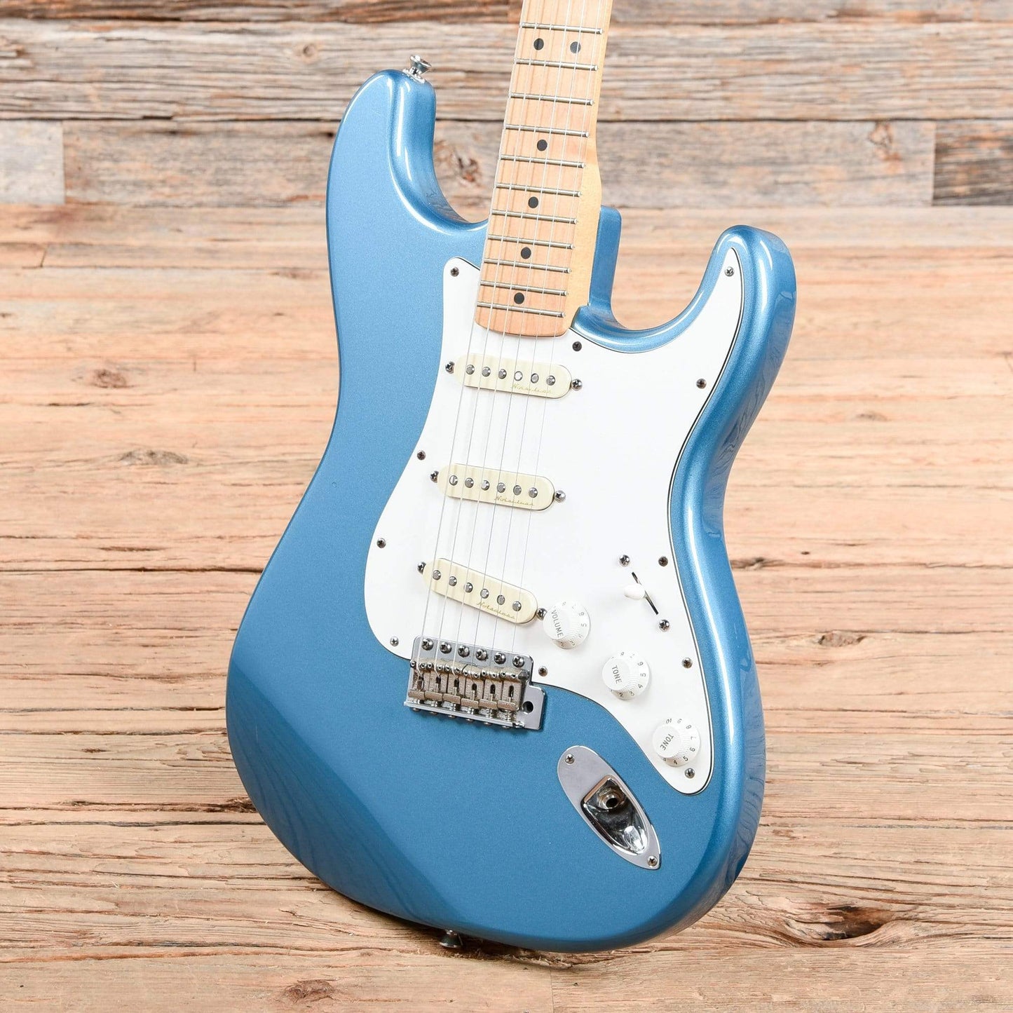 Fender Stratocaster Lake Placid Blue 2000 Electric Guitars / Solid Body