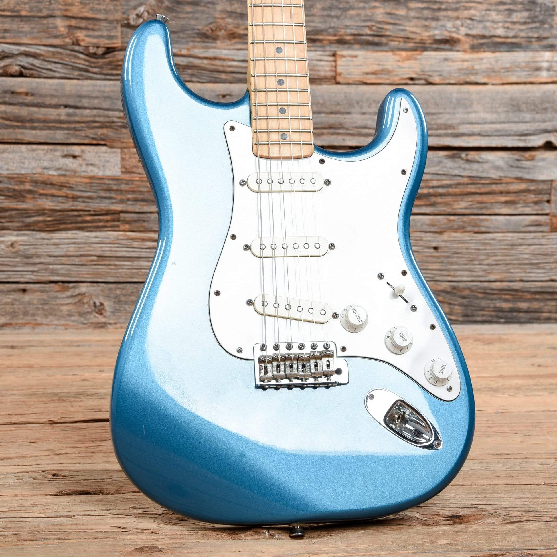 Fender Stratocaster Lake Placid Blue 2000 Electric Guitars / Solid Body