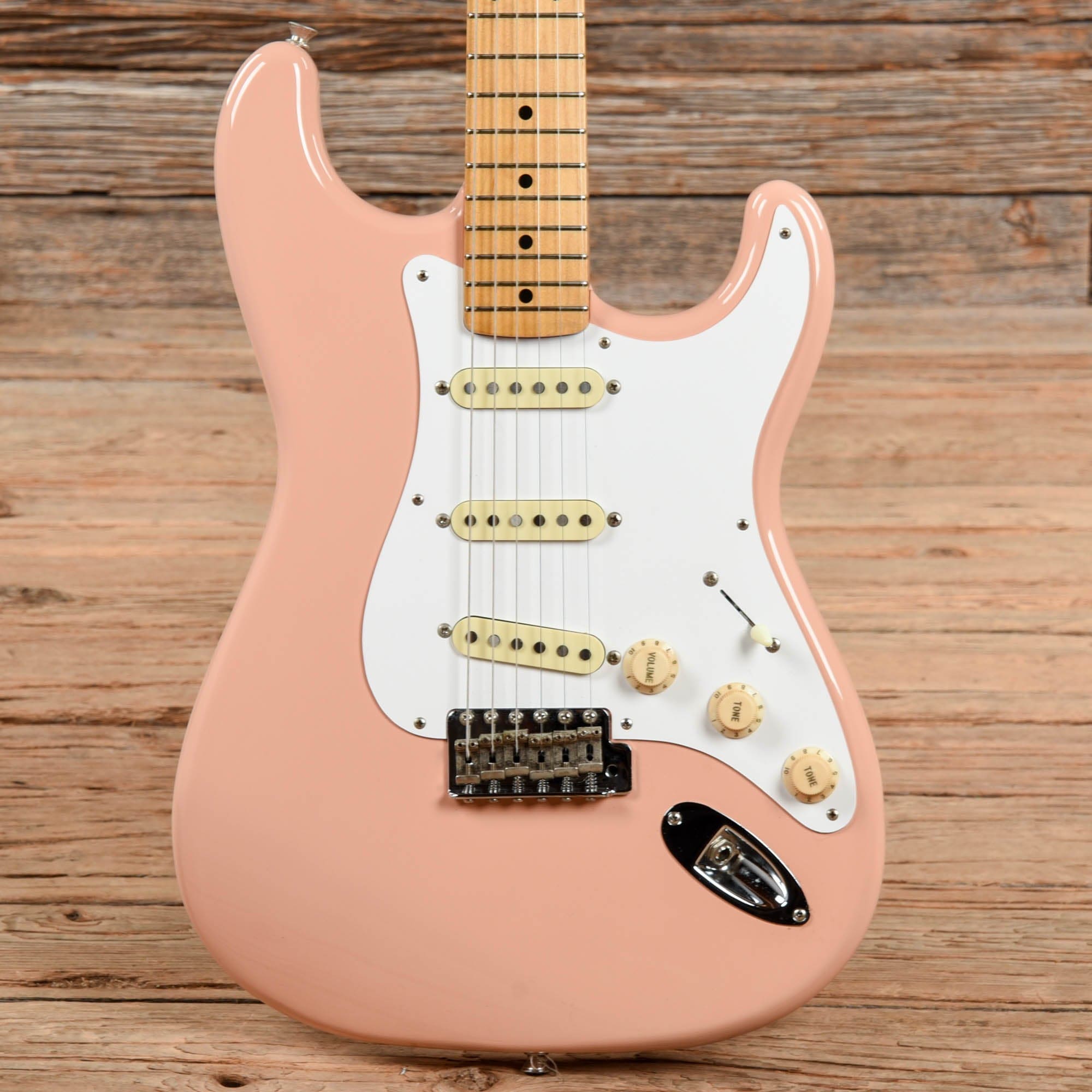 Shell Pink Fender Model Fender Stratocaster Shell Pink 1995 – Chicago Music Exchange