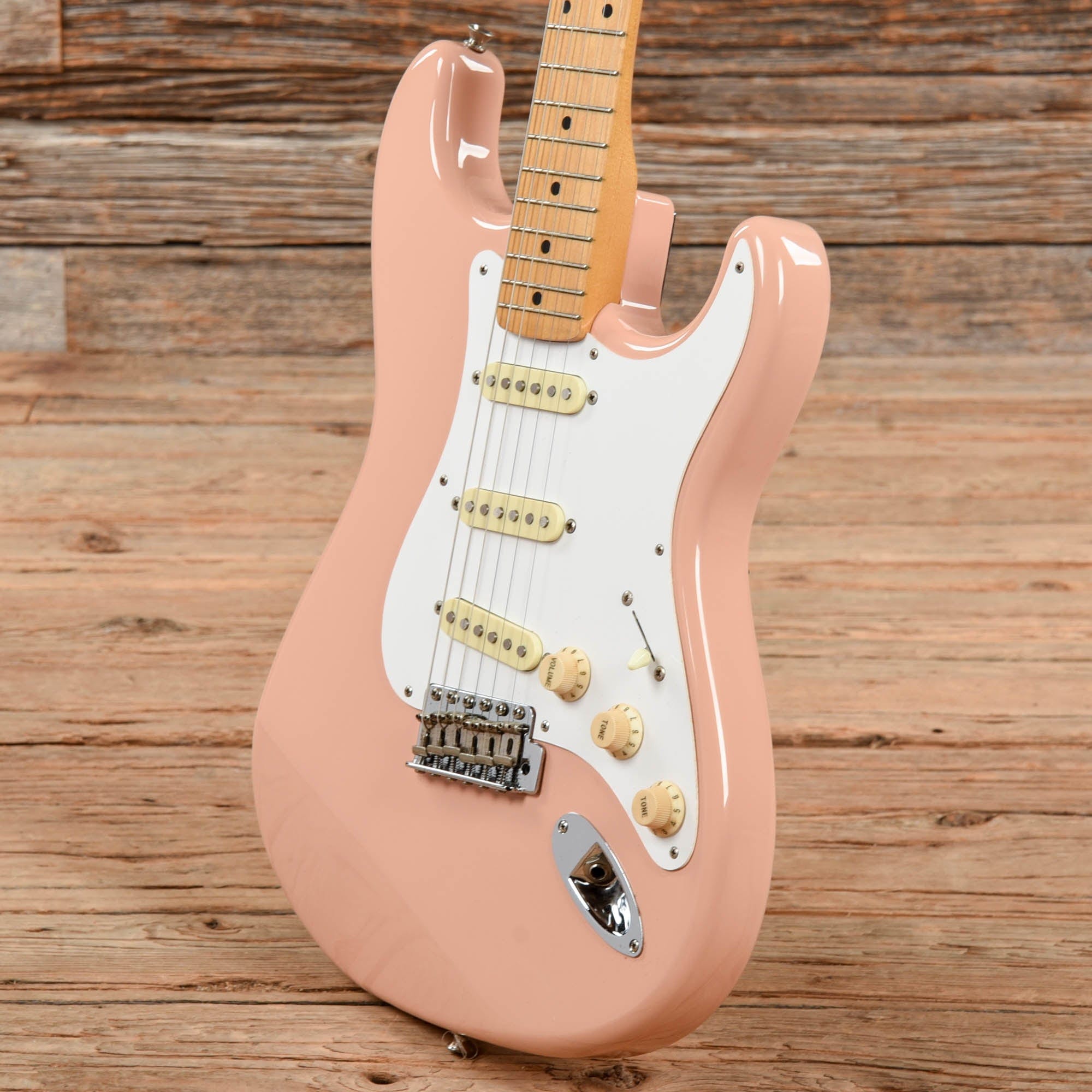 Shell Pink Fender Model Fender Stratocaster Shell Pink 1995 – Chicago Music Exchange