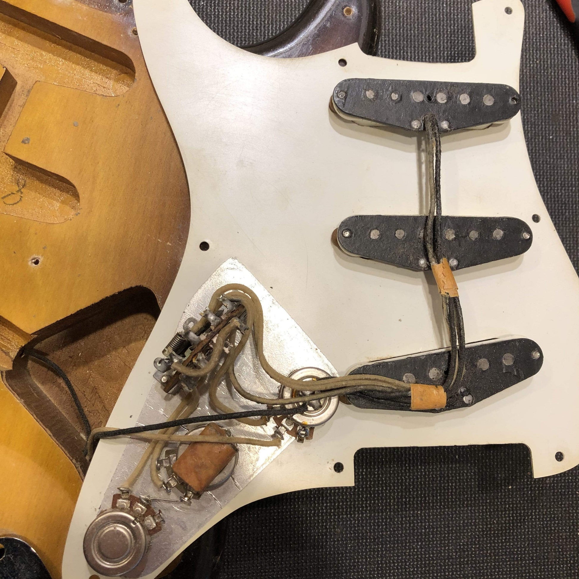 Fender Stratocaster Sunburst 1957 Electric Guitars / Solid Body