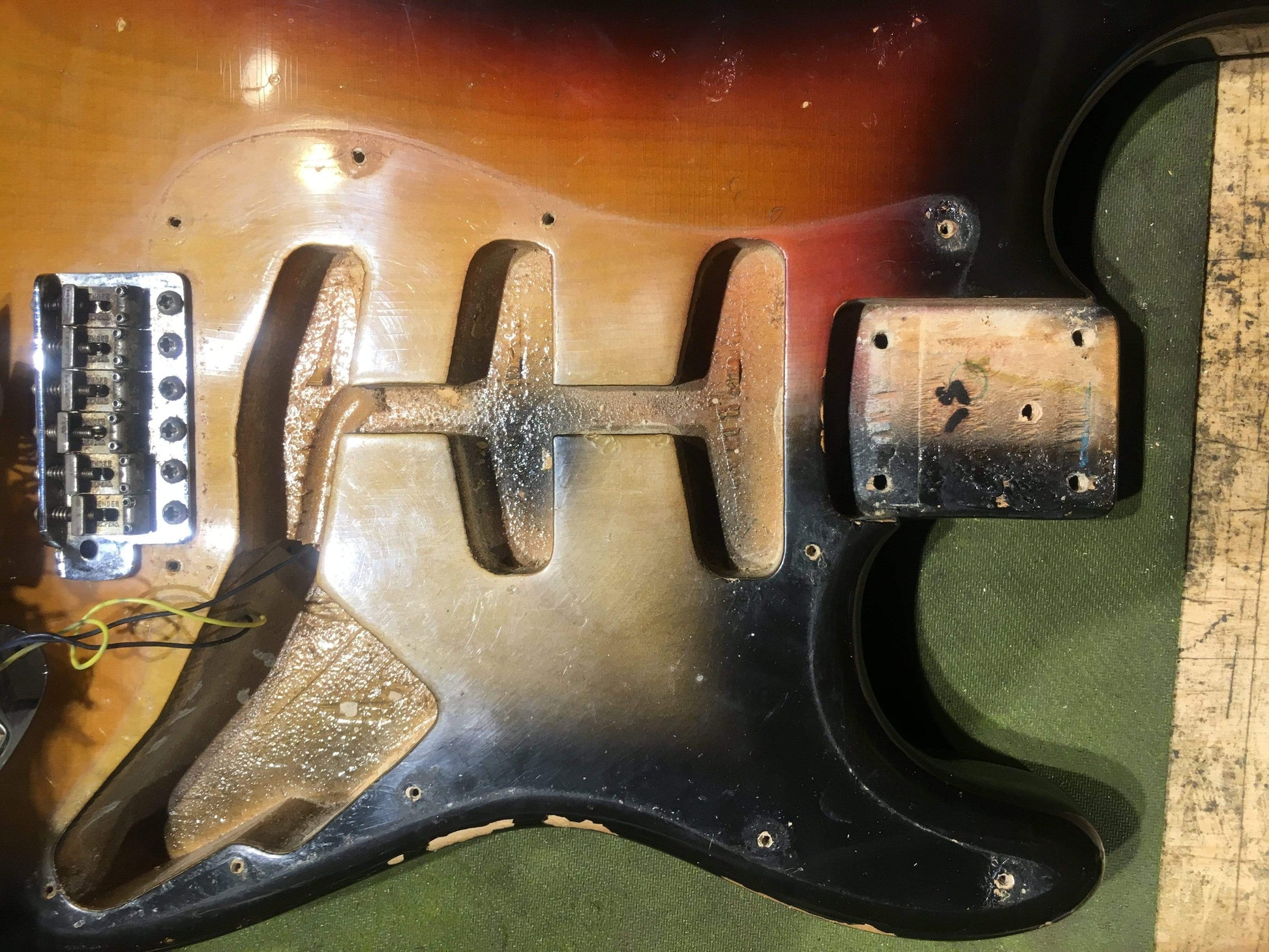 Fender Stratocaster Sunburst 1971 Electric Guitars / Solid Body