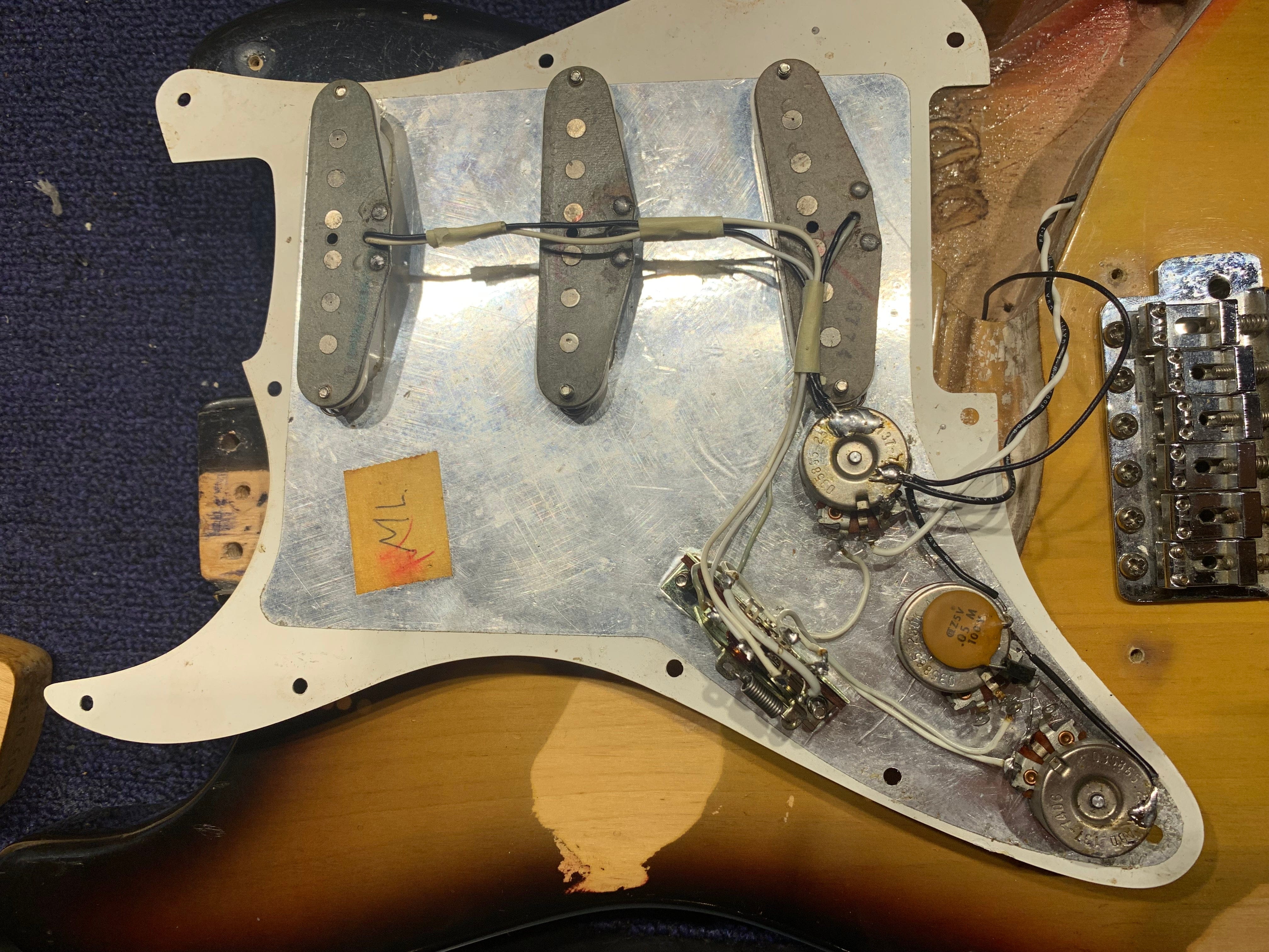 Fender Stratocaster Sunburst 1974 Electric Guitars / Solid Body