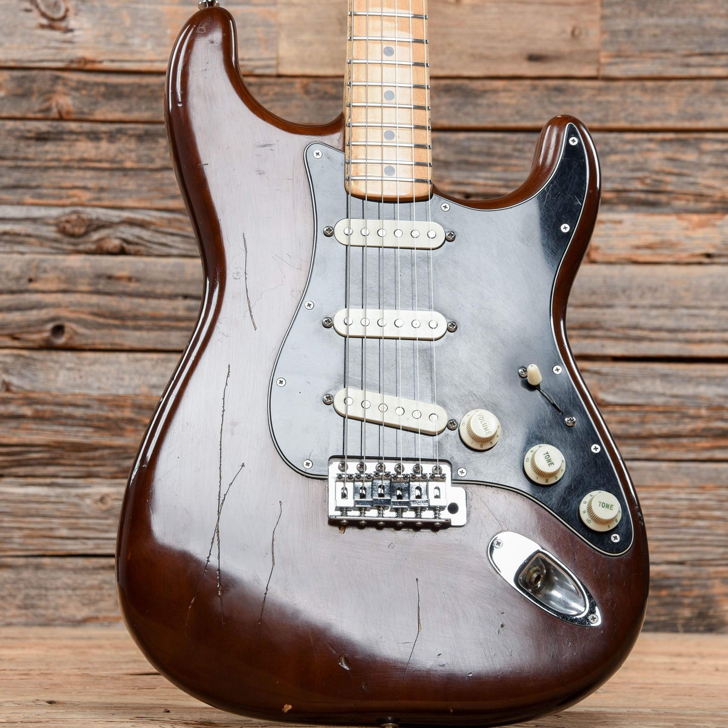 Fender Stratocaster Walnut 1975 Electric Guitars / Solid Body