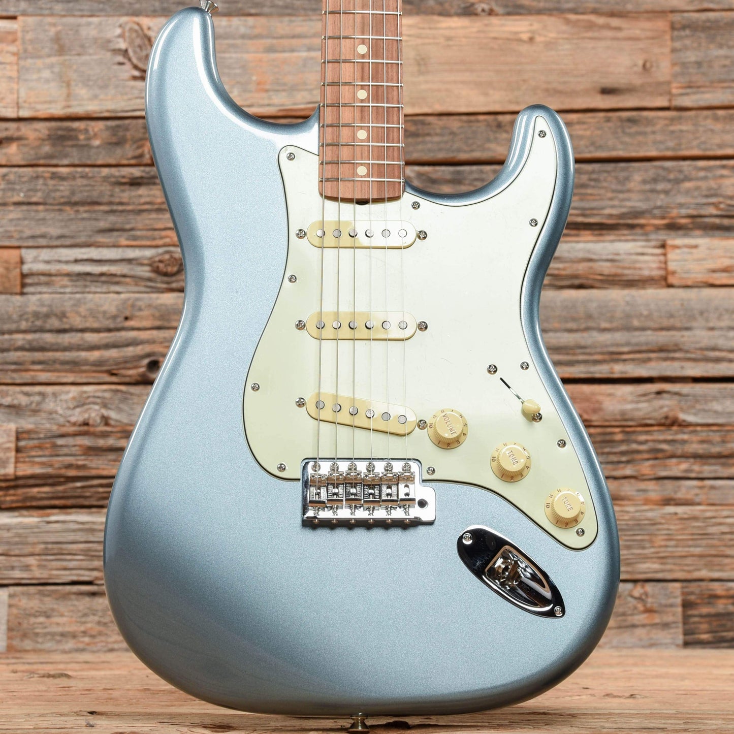 Fender Vintera '60s Stratocaster Ice Blue Metallic 2020 Electric Guitars / Solid Body