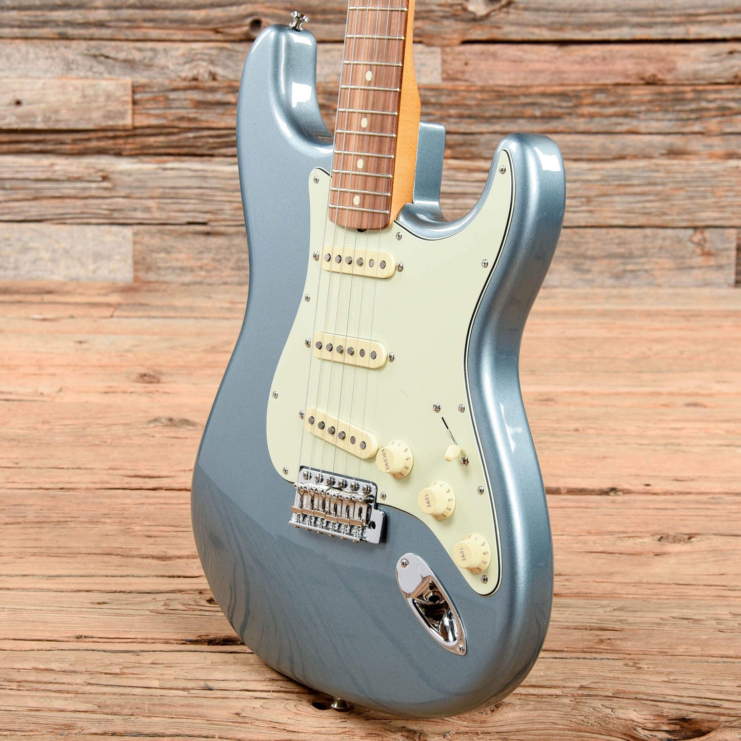 Fender Vintera '60s Stratocaster Ice Blue Metallic 2020 Electric Guitars / Solid Body