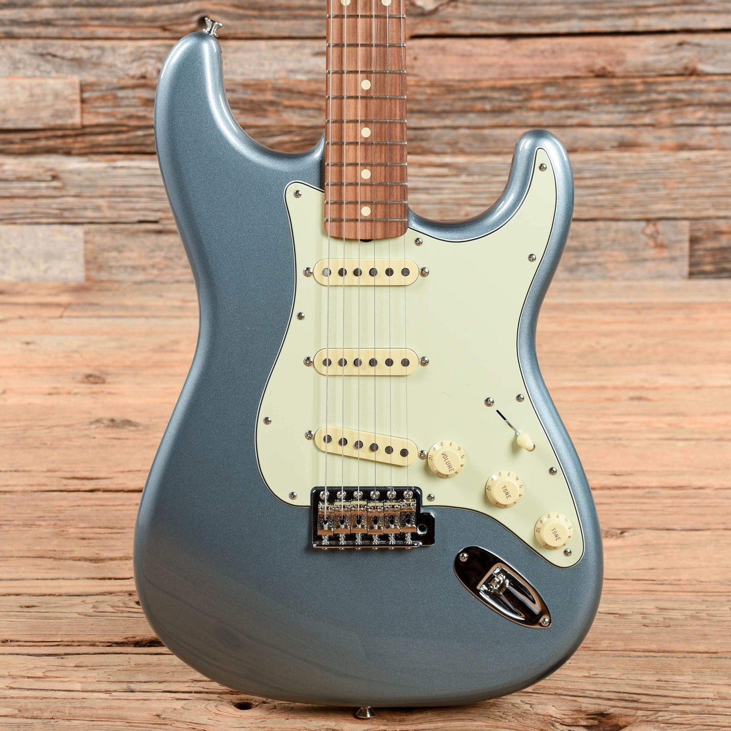 Fender Vintera '60s Stratocaster Ice Blue Metallic 2020 Electric Guitars / Solid Body