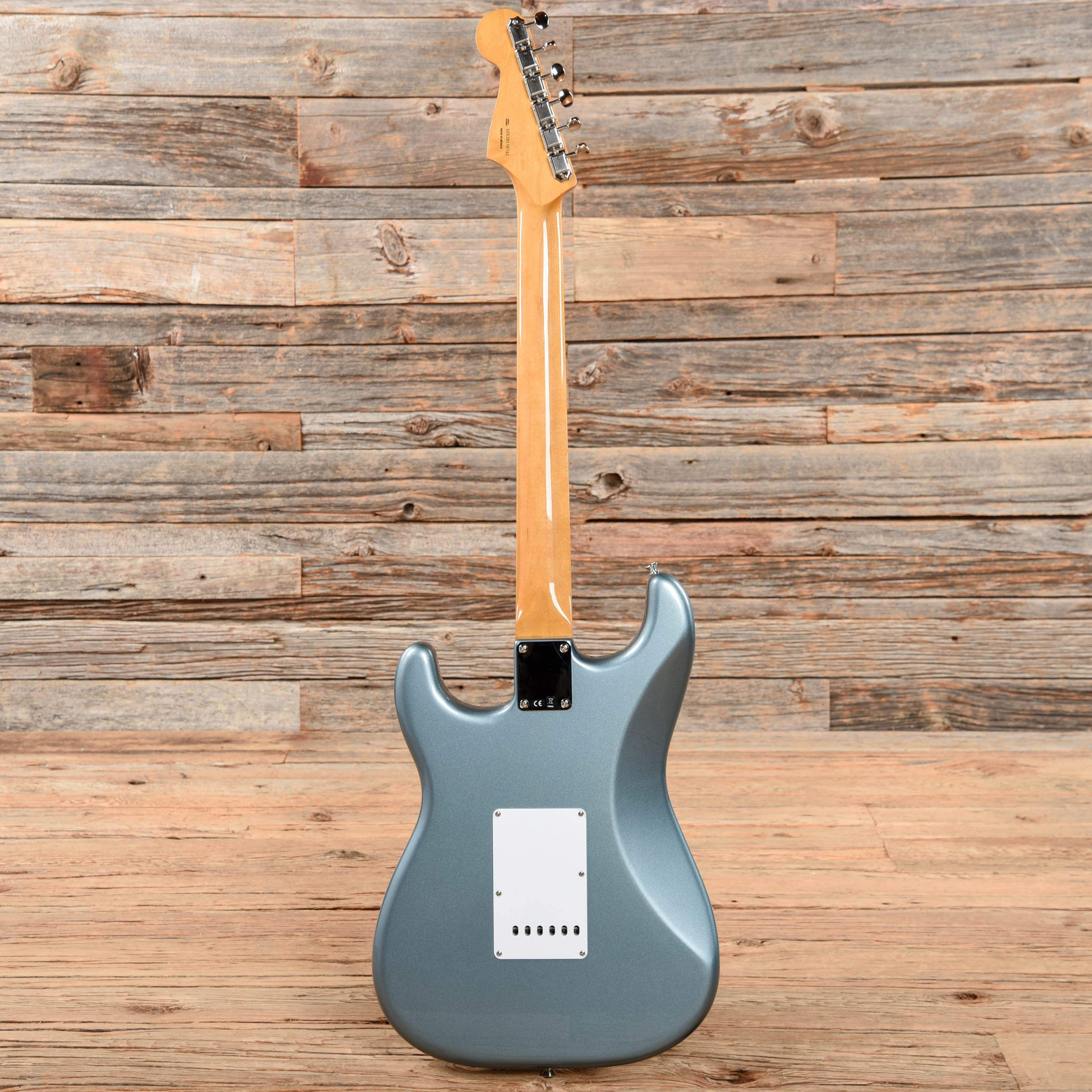 Fender Vintera '60s Stratocaster Ice Blue Metallic 2020 Electric Guitars / Solid Body
