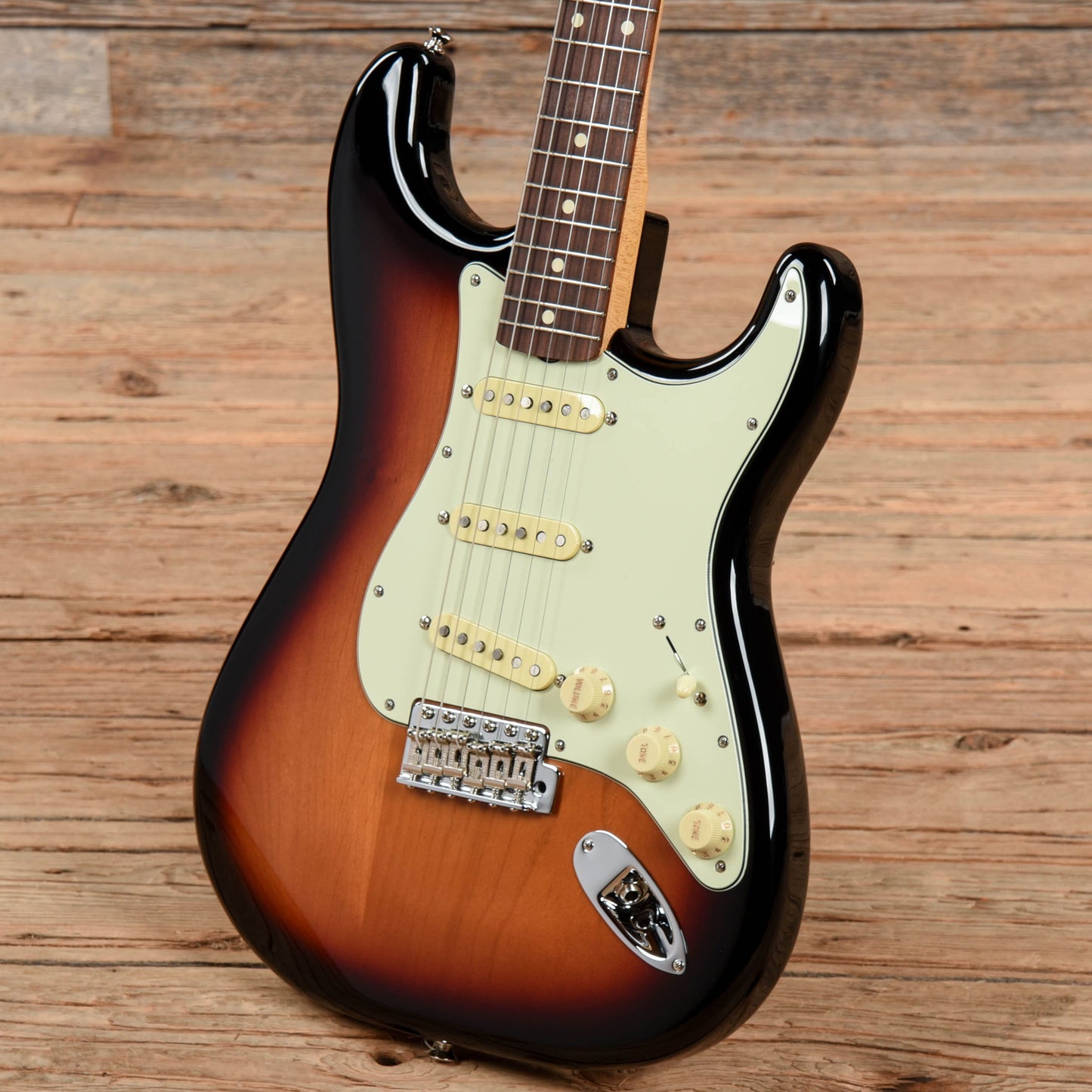Fender Vintera '60s Stratocaster Sunburst Electric Guitars / Solid Body