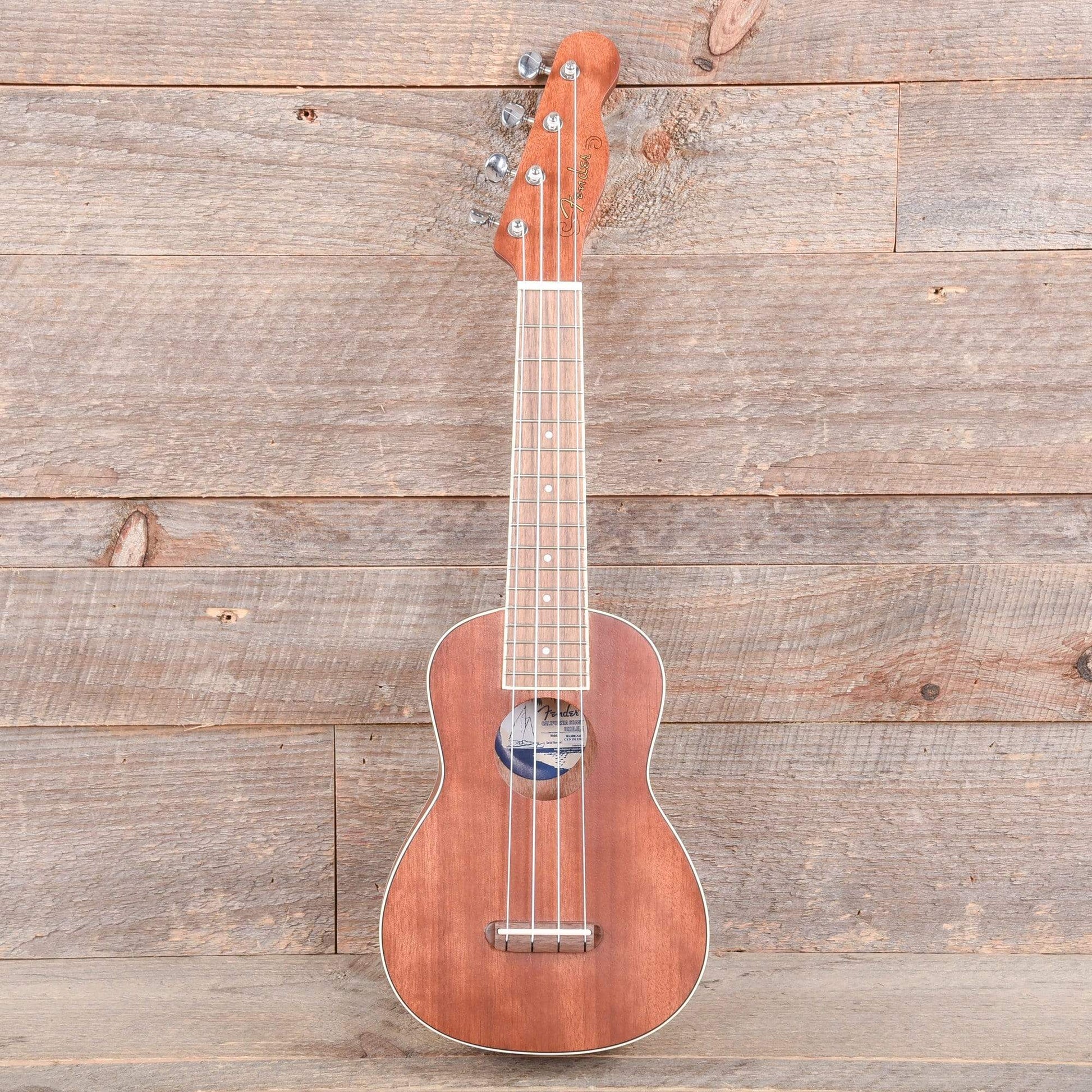 Fender Seaside Soprano Uke Pack Natural Natural Folk Instruments / Ukuleles