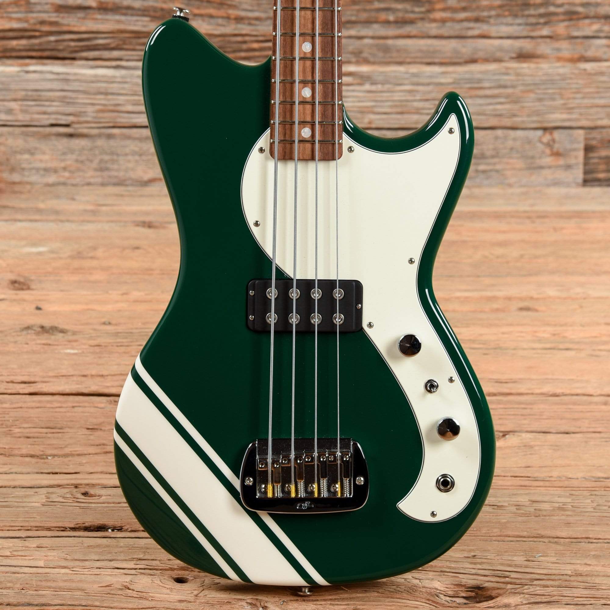 G&L Fallout Bass Racing Green – Chicago Music Exchange