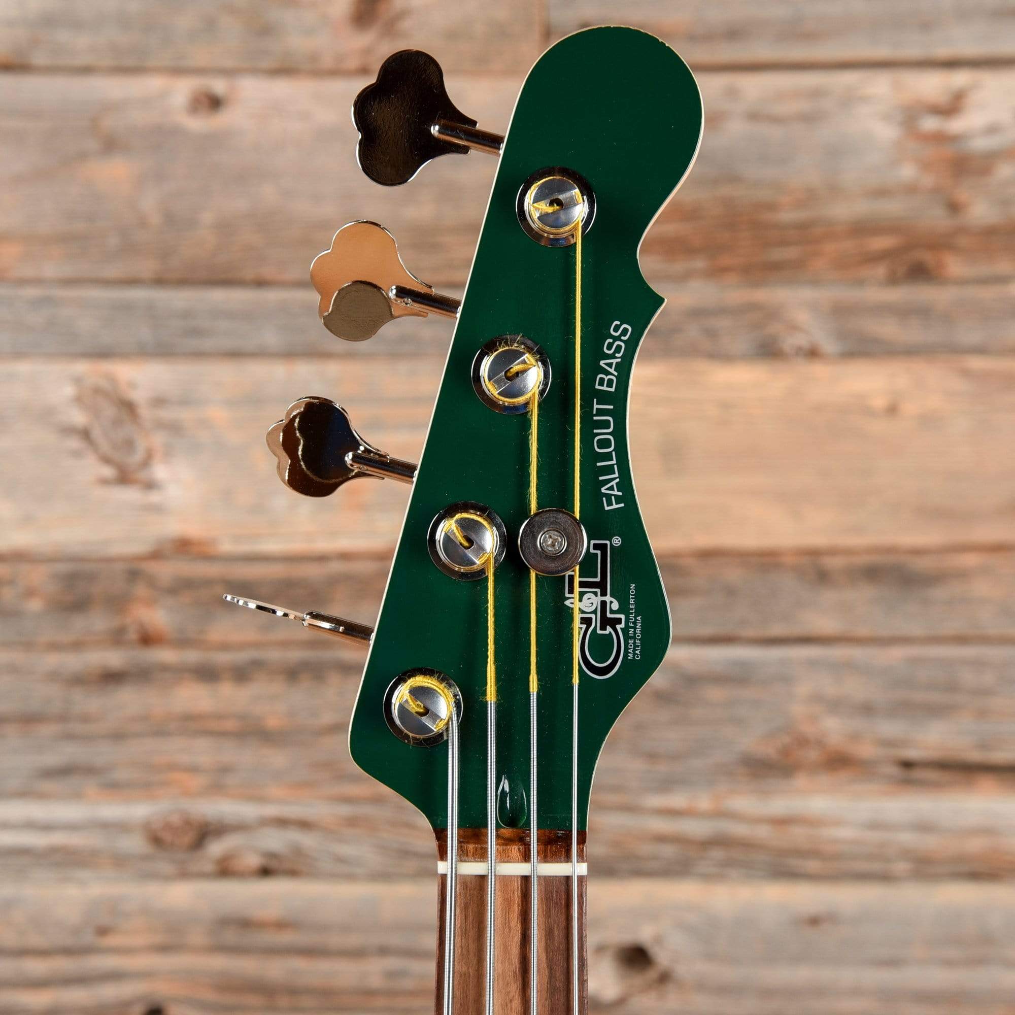 G&L Fallout Bass Racing Green – Chicago Music Exchange