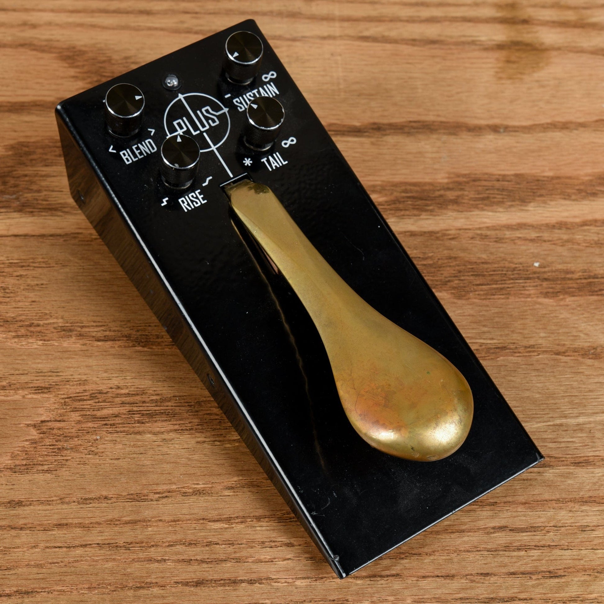 Gamechanger Audio Plus Sustain Pedal Effects and Pedals / Compression and Sustain
