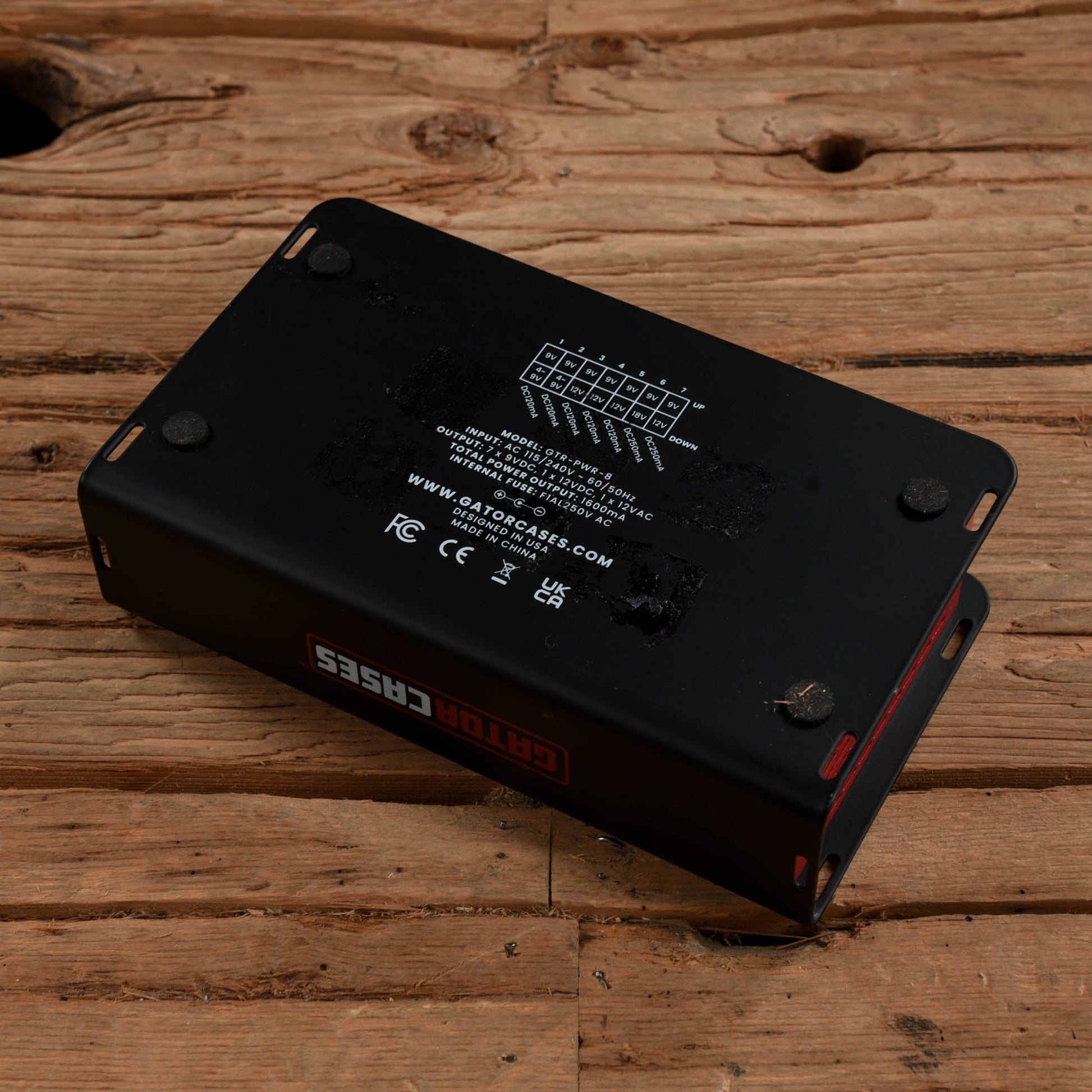 Gator GTR-PWR-8 Power Supply With 8 Isolated Outputs Effects and Pedals / Pedalboards and Power Supplies