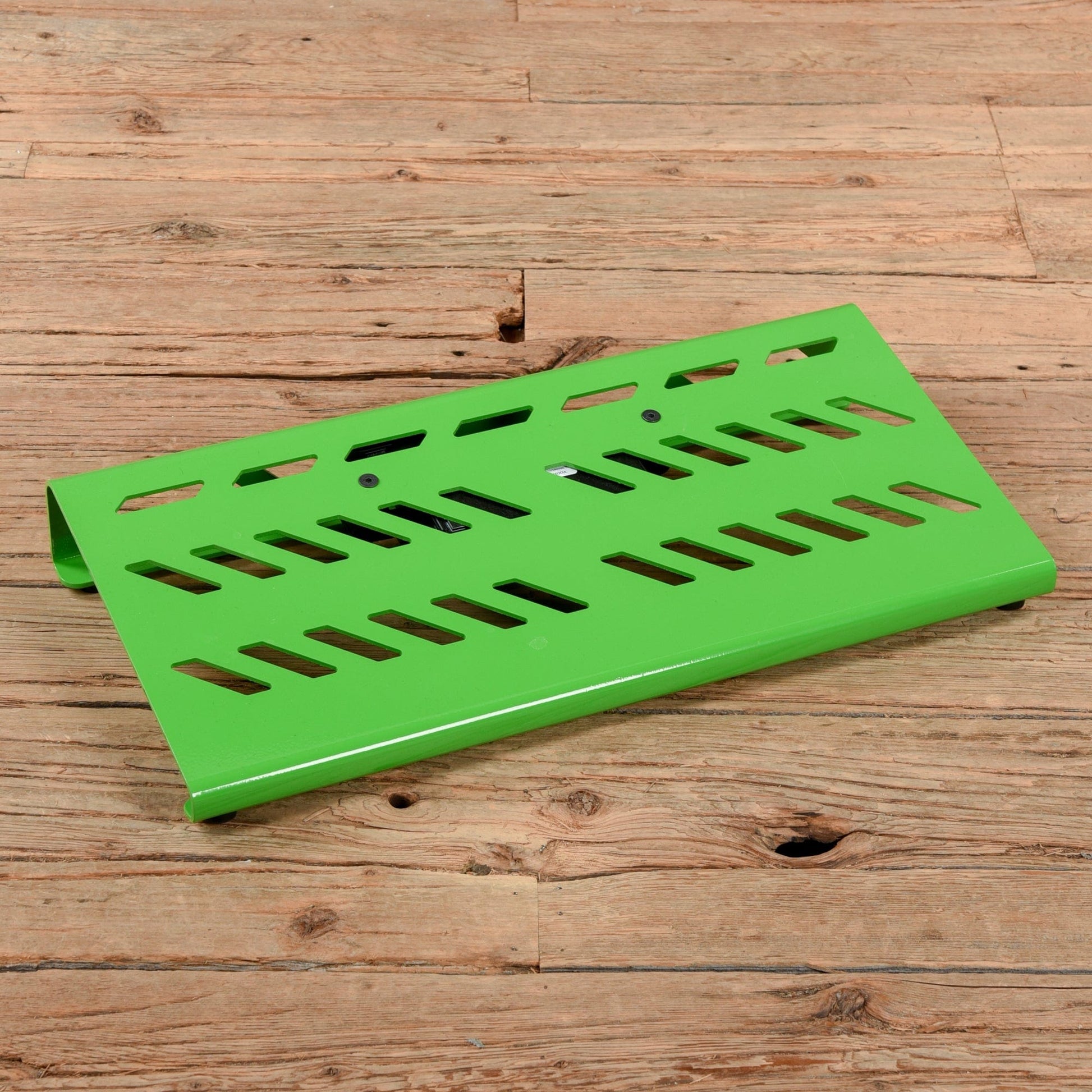 voodoo lab pedal board Gator Large Pedal Board Screamer Green w/ Voodoo Lab Pedal Power 2 PLU – Chicago Music Exchange