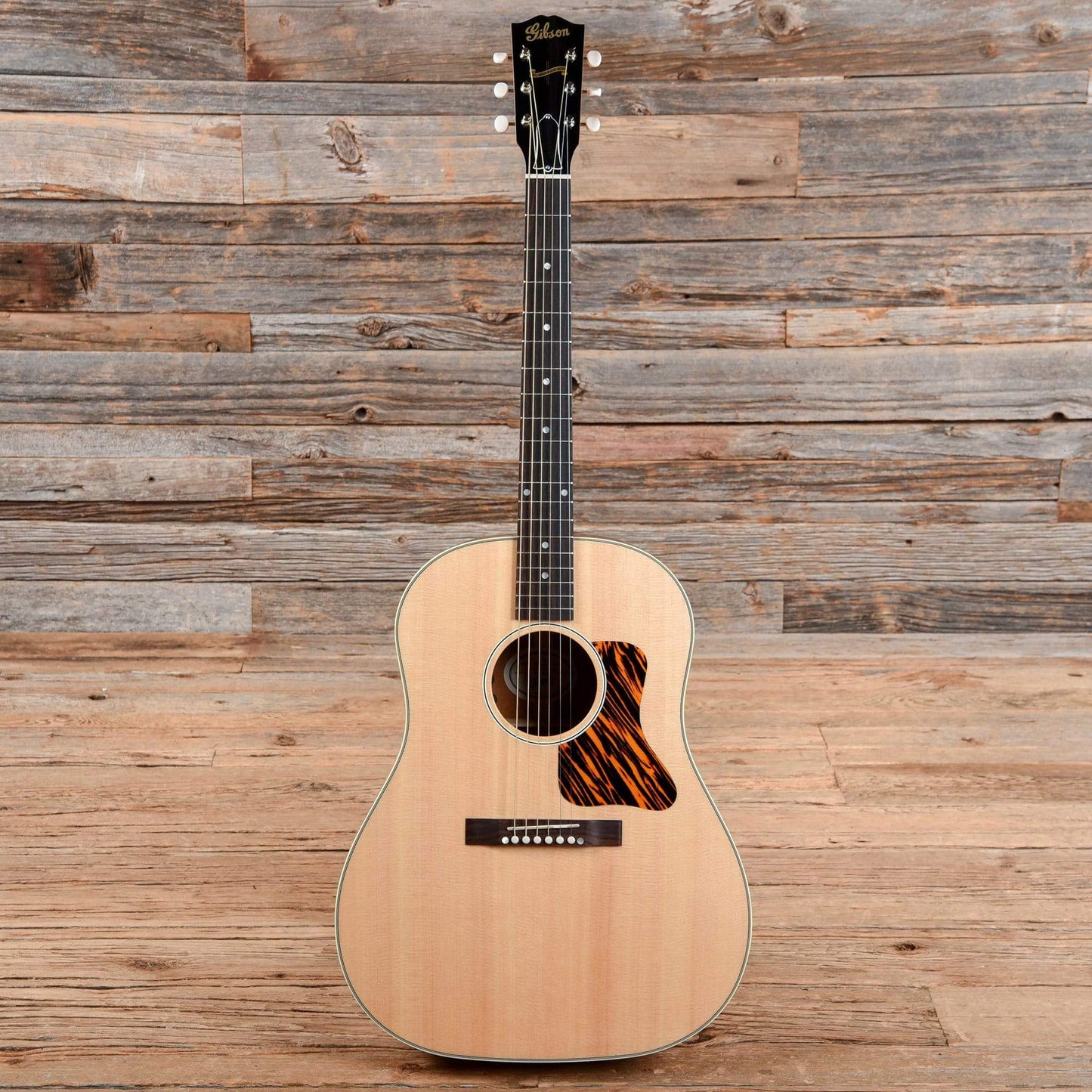 Gibson Montana J-35 Antique Natural w/Hardshell Case Acoustic Guitars / Built-in Electronics,Acoustic Guitars / Dreadnought