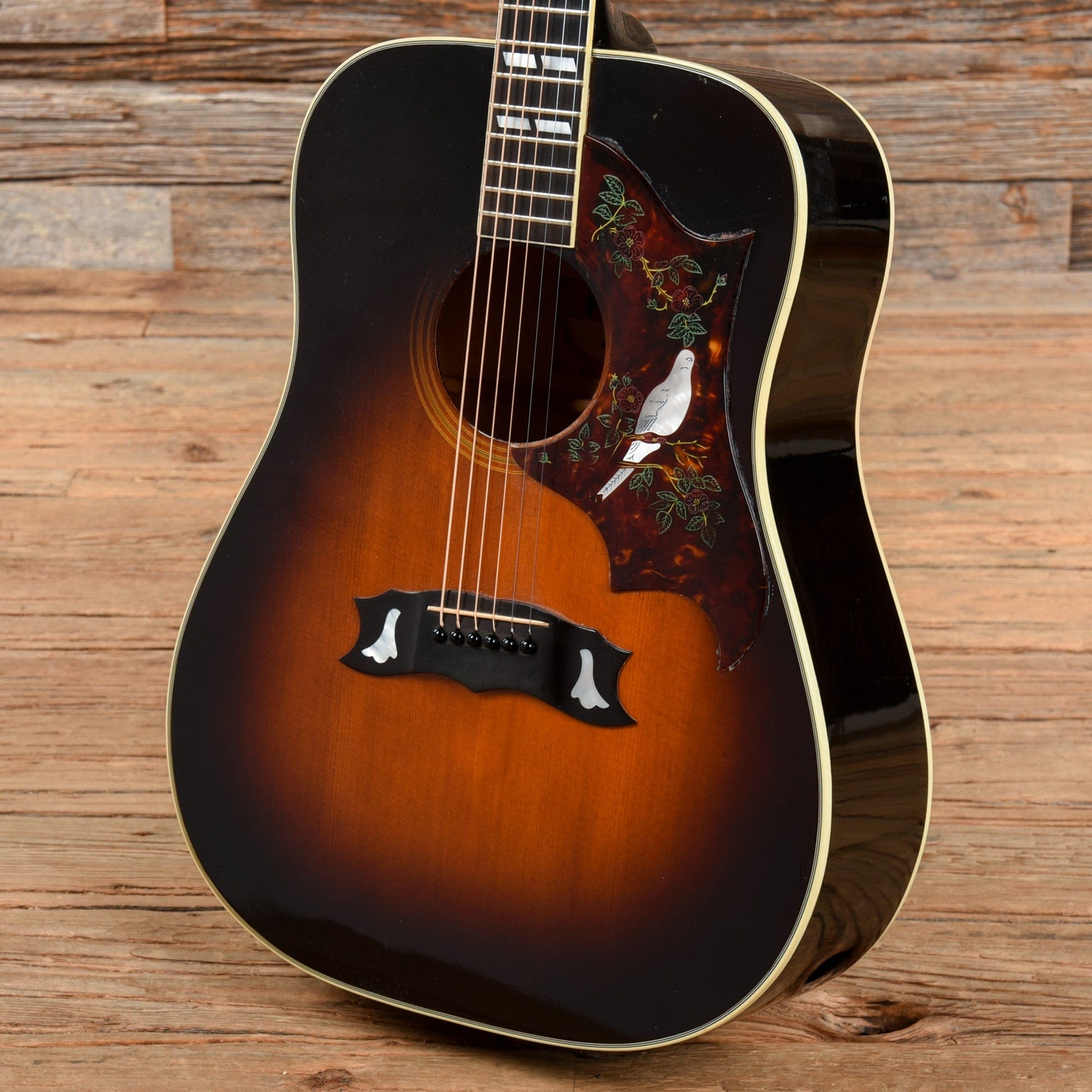Gibson Dove Sunburst 1980 Acoustic Guitars / Dreadnought