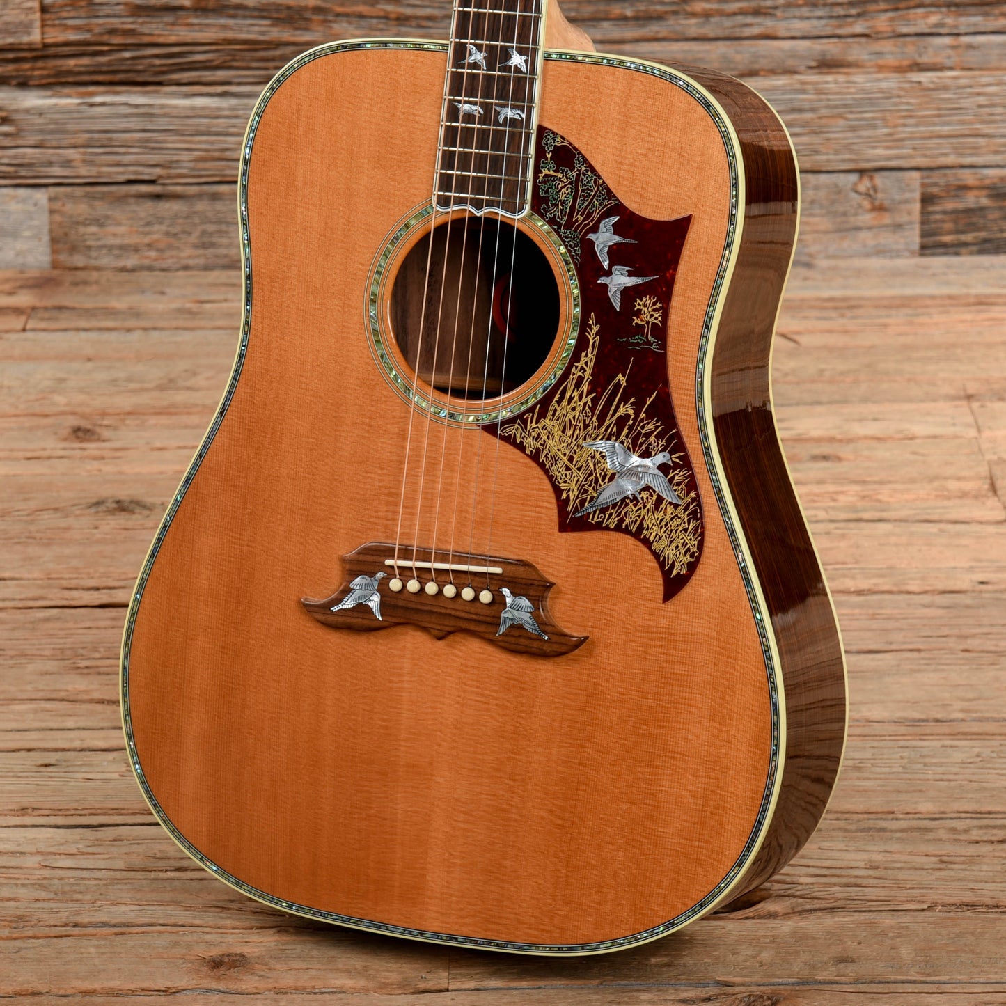 Gibson Montana Doves In Flight Sunburst 2015 Acoustic Guitars / Dreadnought