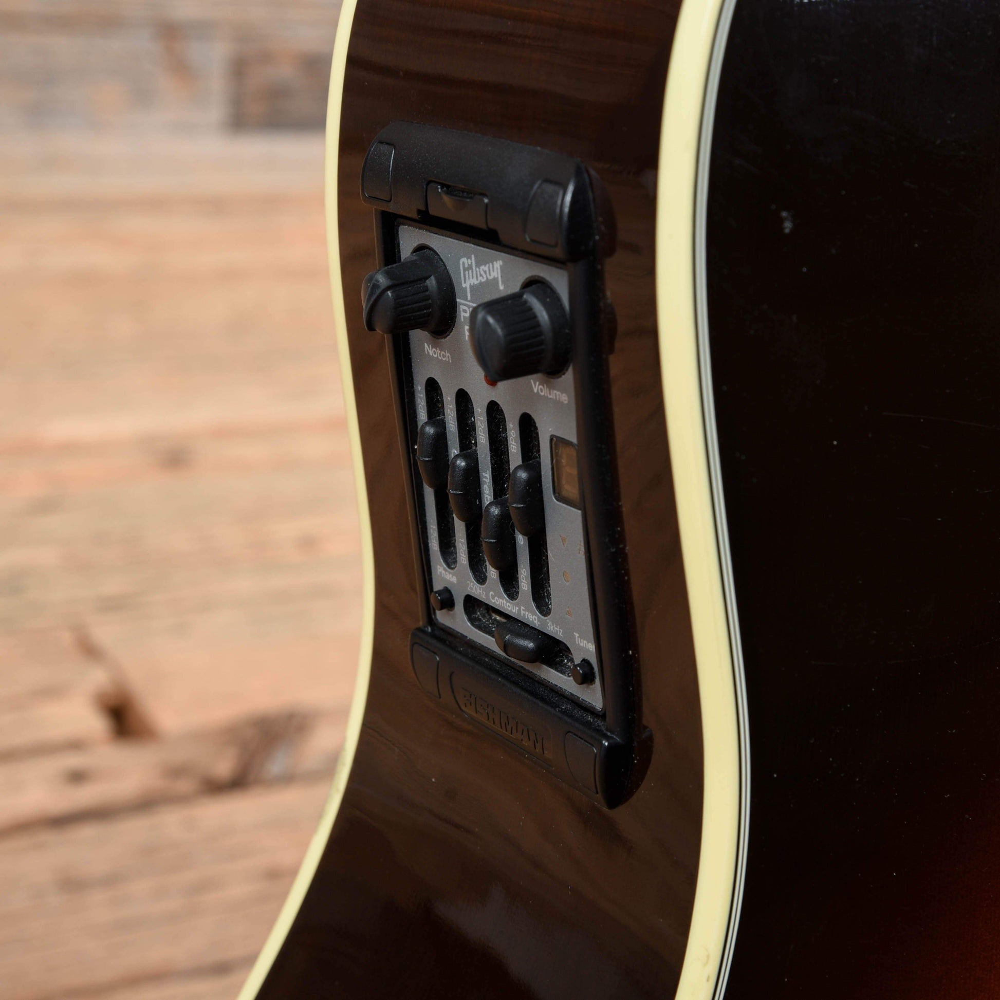 Gibson Montana Hummingbird Pro Sunburst 2009 Acoustic Guitars / Dreadnought