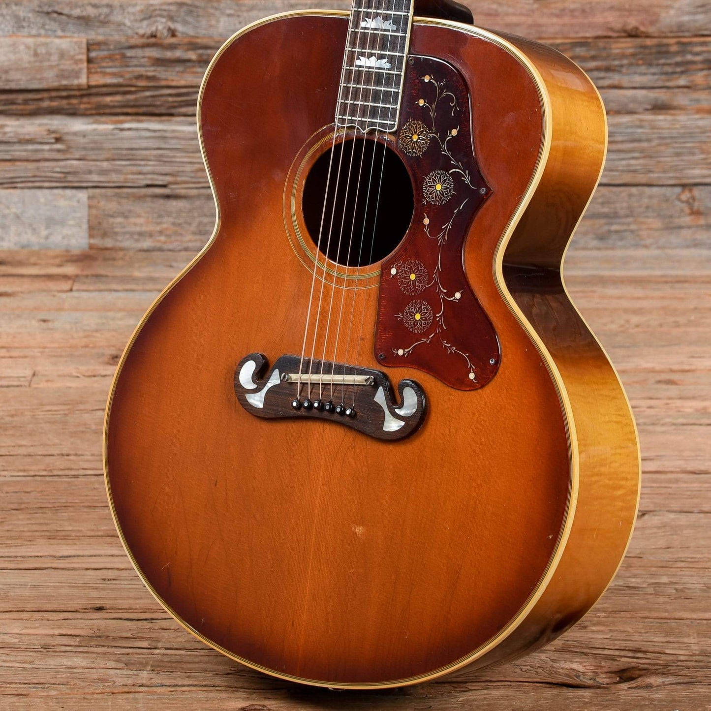 Gibson J-200 Sunburst 1969 Acoustic Guitars / Jumbo