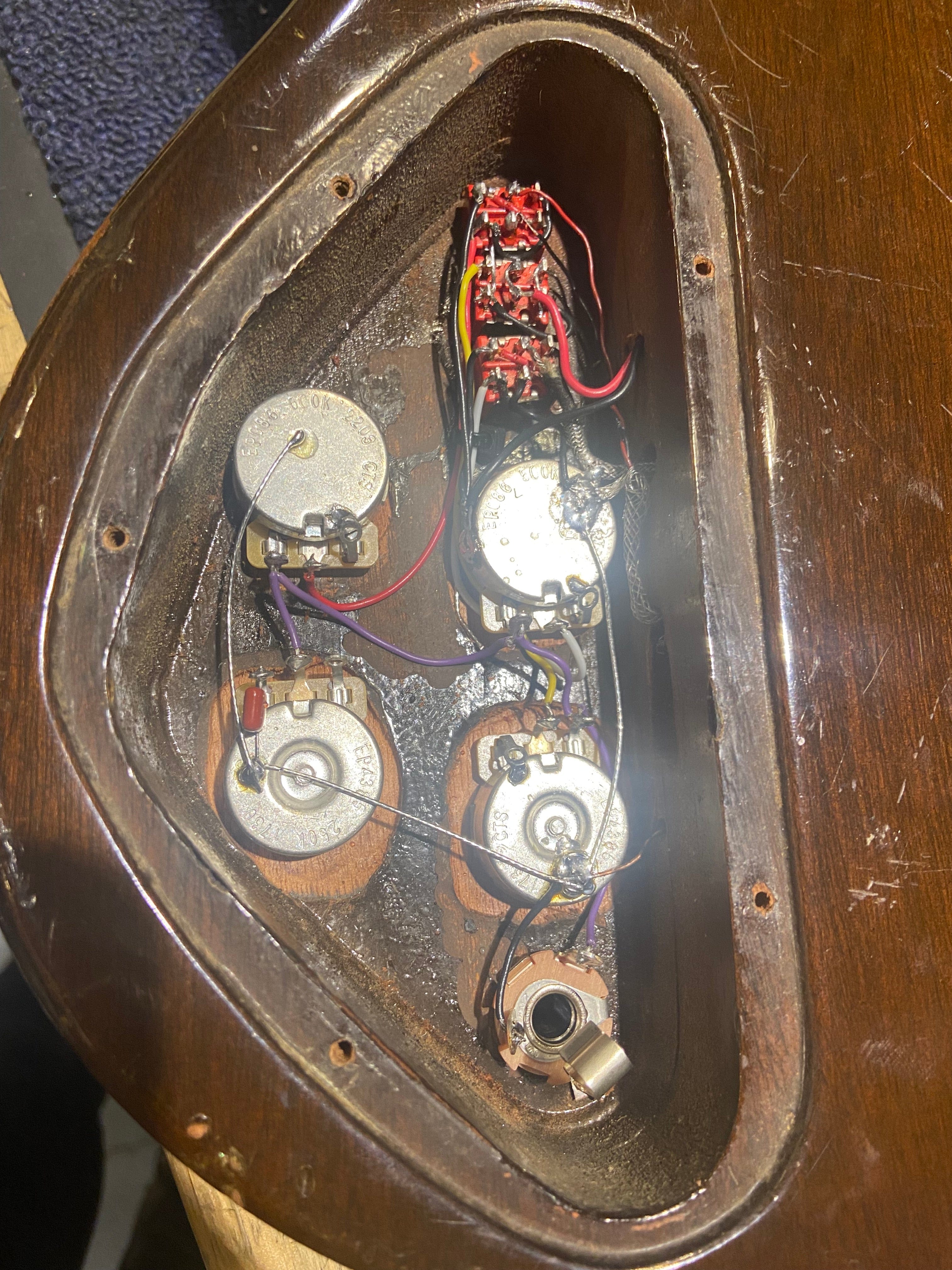 Gibson EB-3 Cherry 1973 Bass Guitars / 4-String