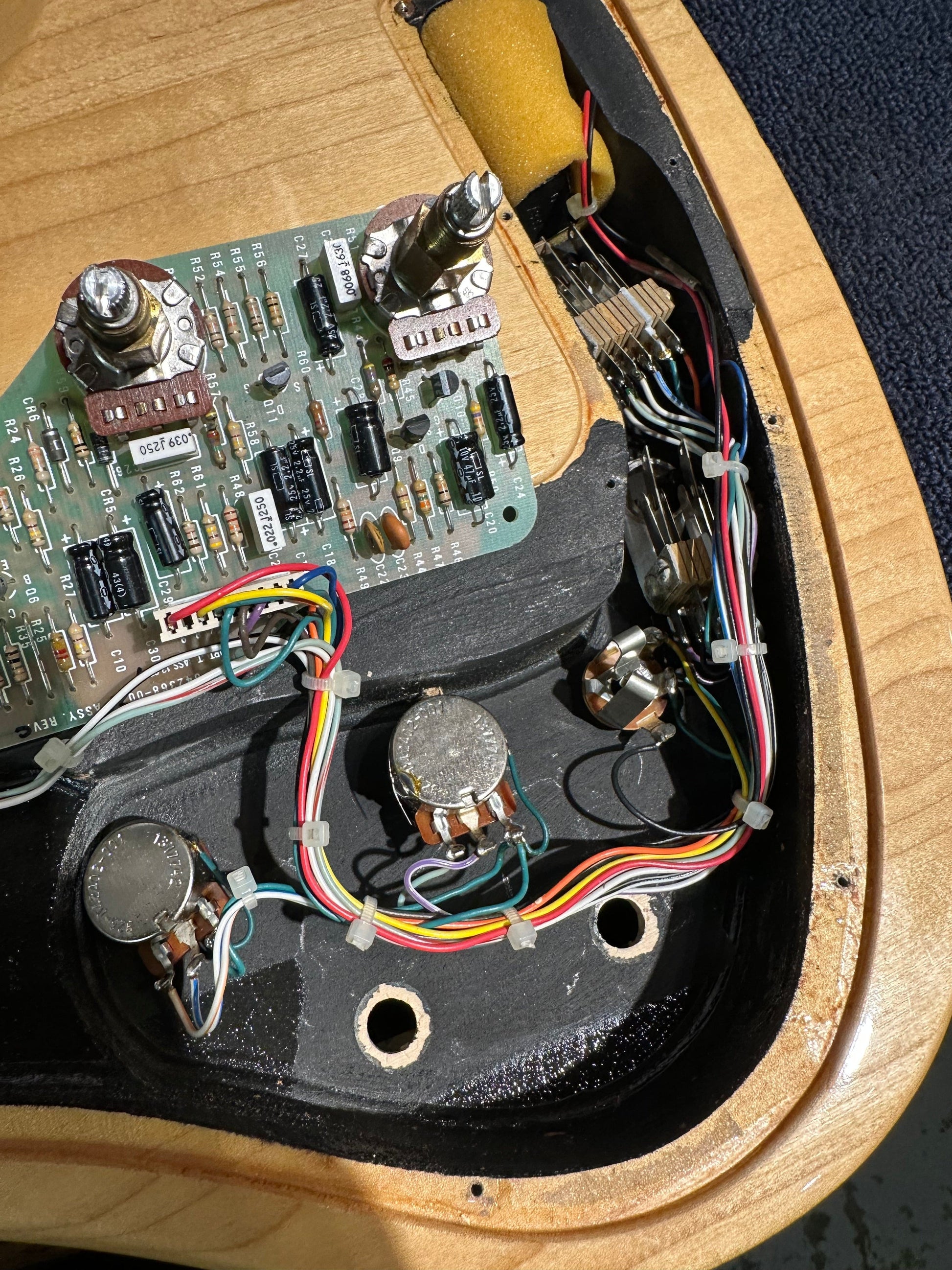 Gibson RD Artist Bass Natural 1978 Bass Guitars / 4-String