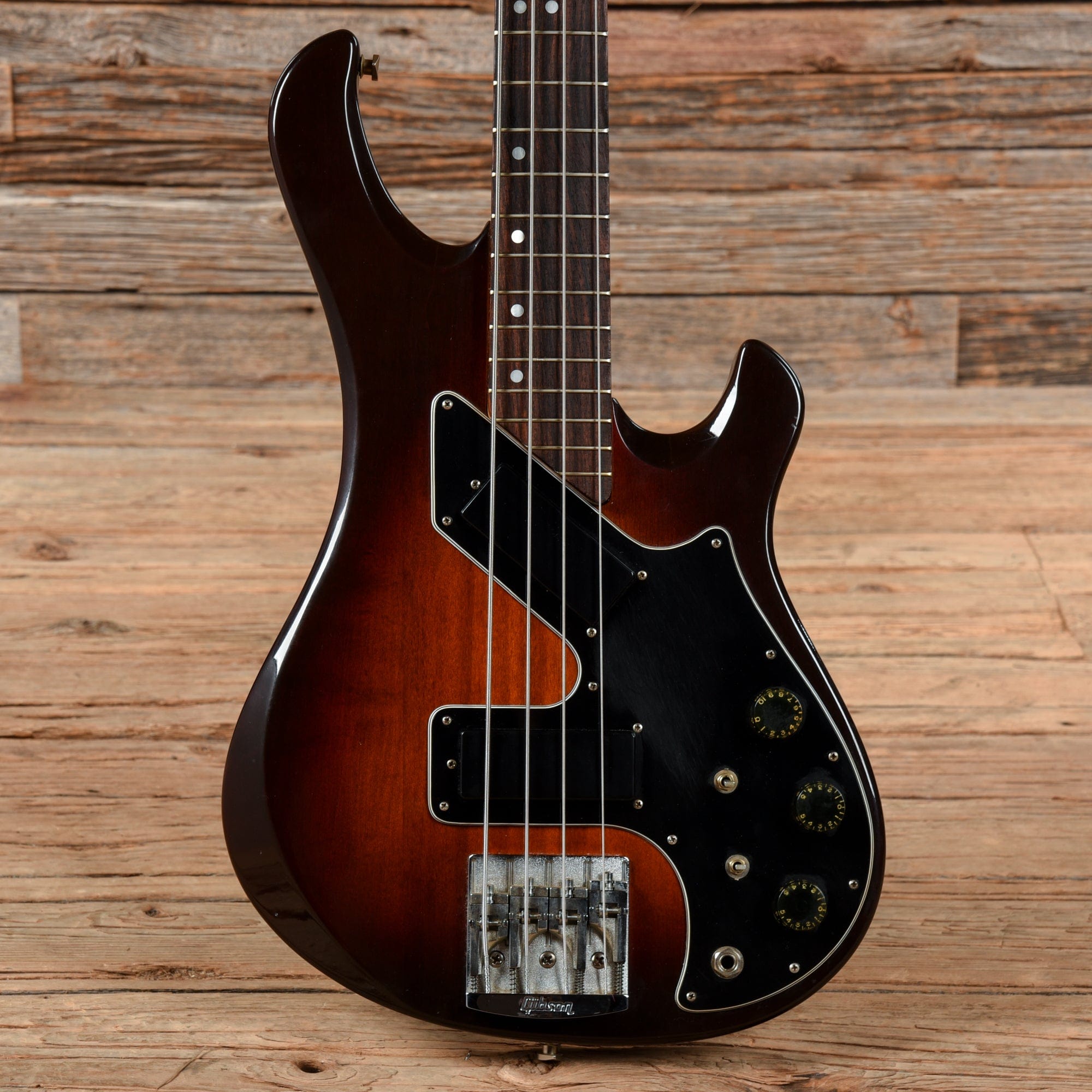 Gibson Victory Artist Sunburst 1981 Bass Guitars / 4-String