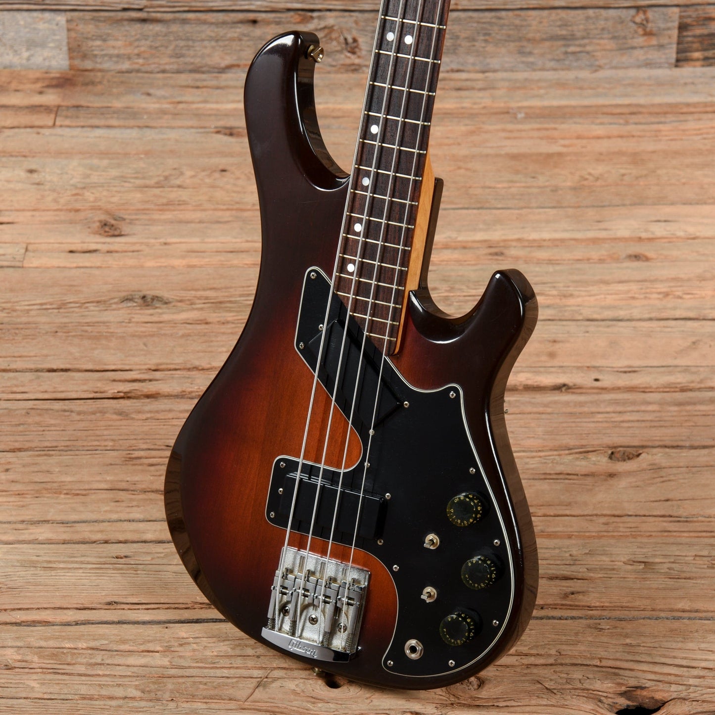 Gibson Victory Artist Sunburst 1981 Bass Guitars / 4-String
