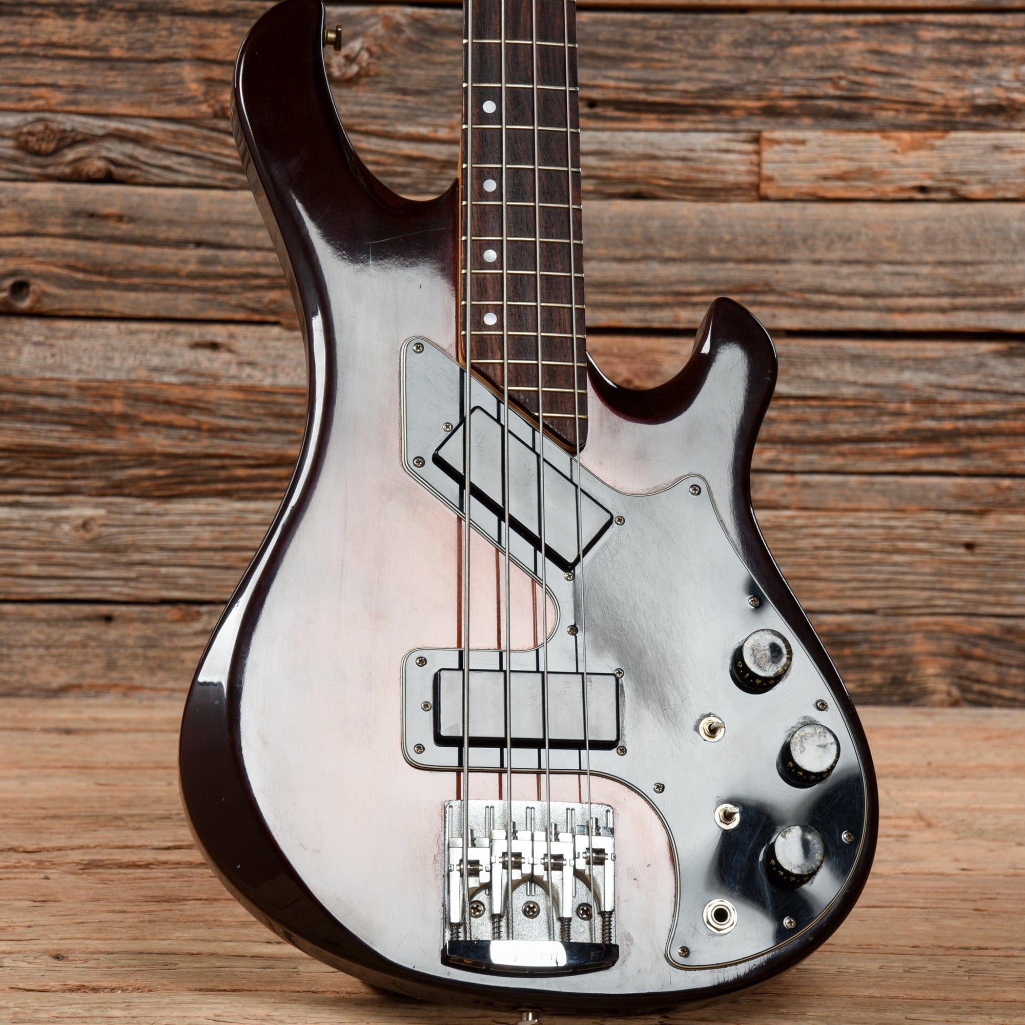 Gibson Victory Artist Sunburst 1981 Bass Guitars / 4-String