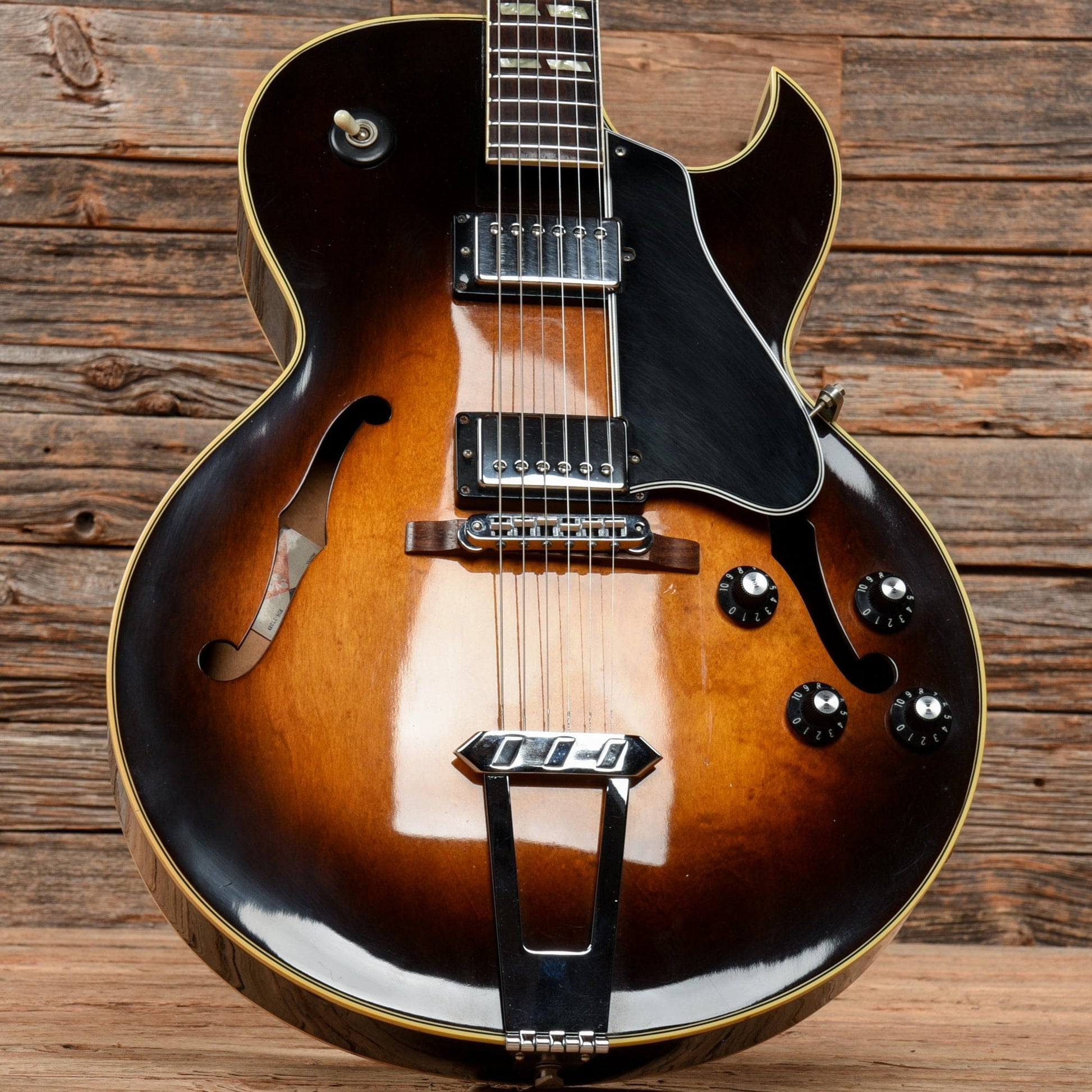 Gibson ES-175D Sunburst 1981 Electric Guitars / Hollow Body