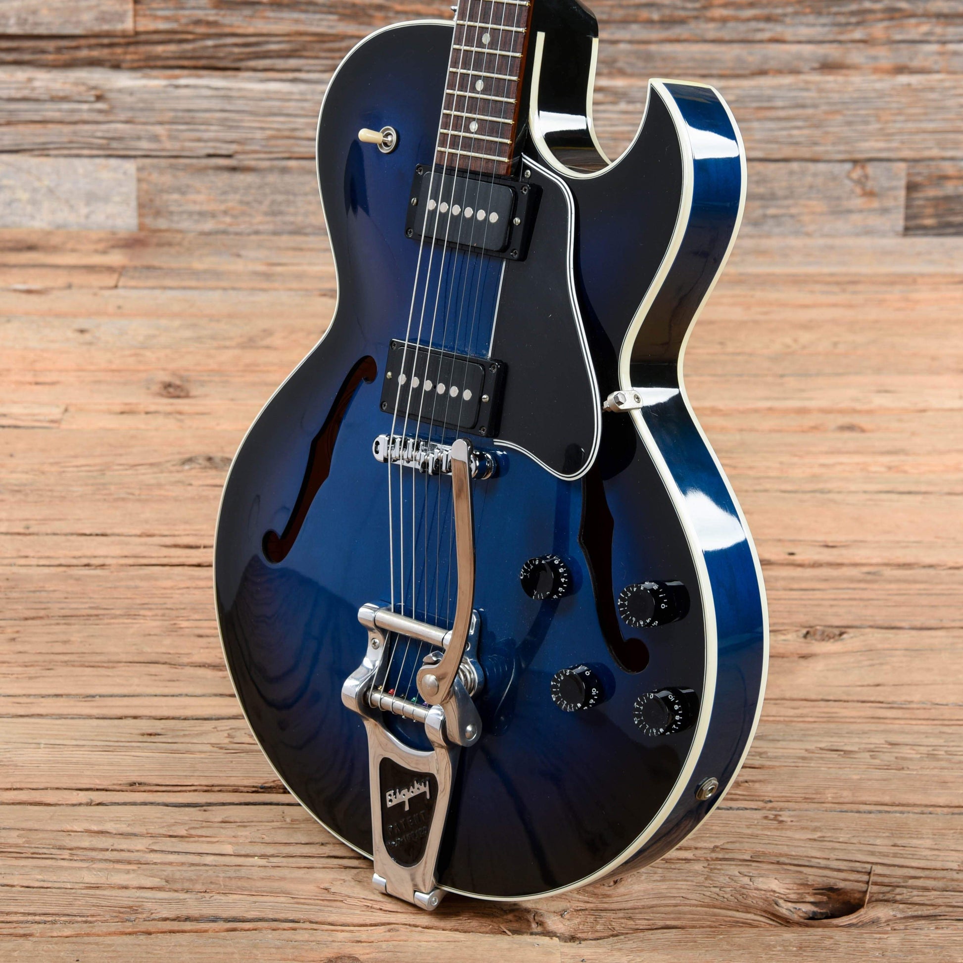 Gibson Memphis ES-135 Blues Burst 2002 Electric Guitars / Hollow Body
