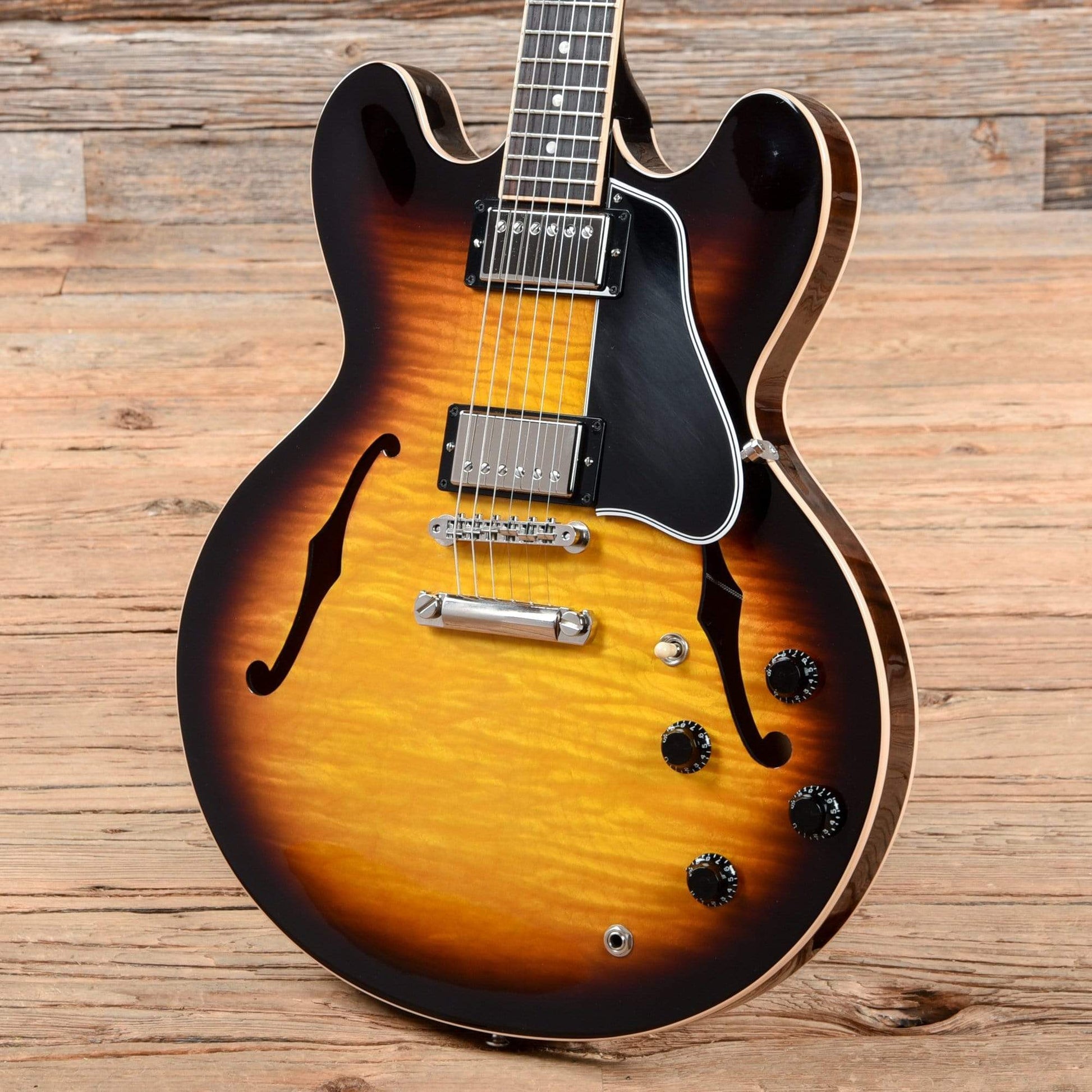 Gibson Custom Shop ES-335 Dot Sunburst 2009 Electric Guitars / Semi-Hollow