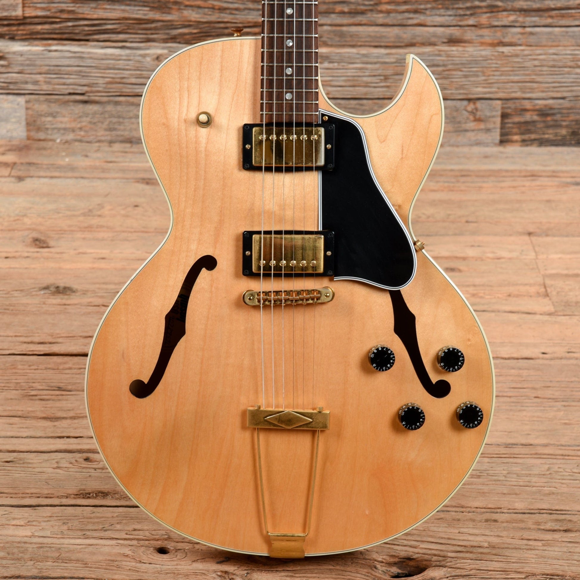 Gibson ES-135 Natural Electric Guitars / Semi-Hollow