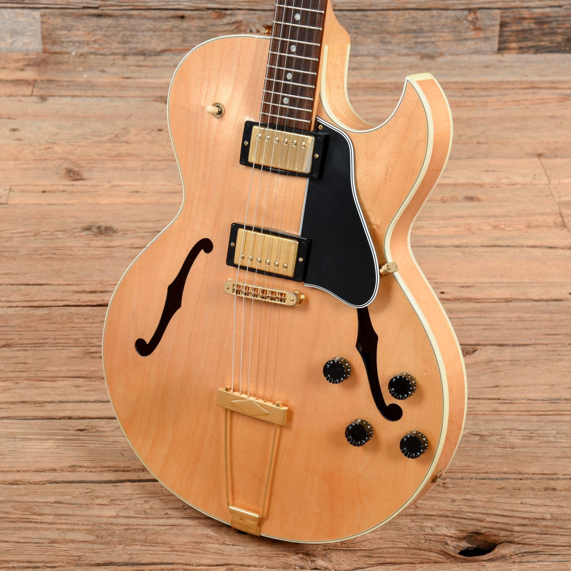Gibson ES-135 Natural Electric Guitars / Semi-Hollow