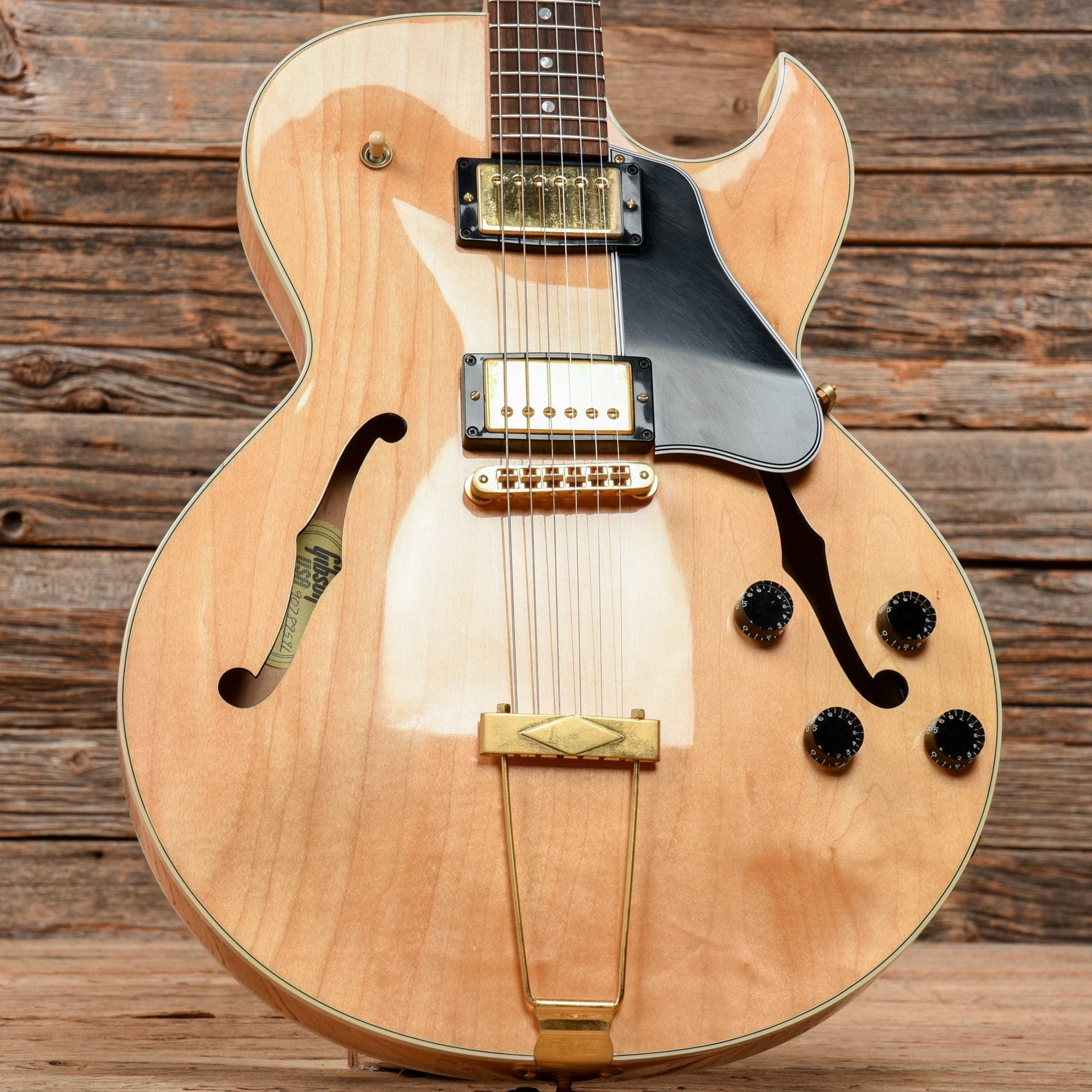 Gibson ES-135 Natural Electric Guitars / Semi-Hollow