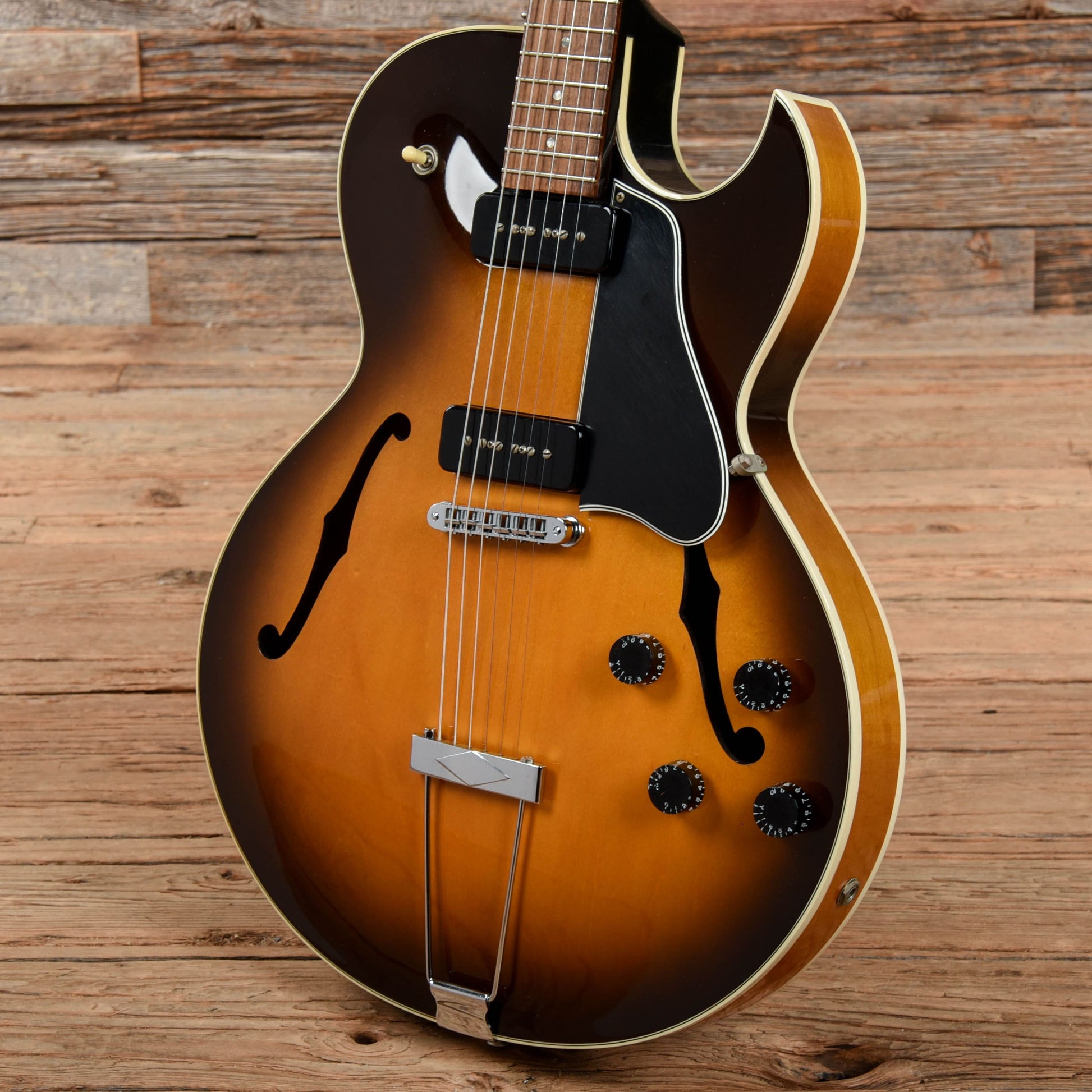 Gibson ES-135 P-100 Sunburst 1993 Electric Guitars / Semi-Hollow