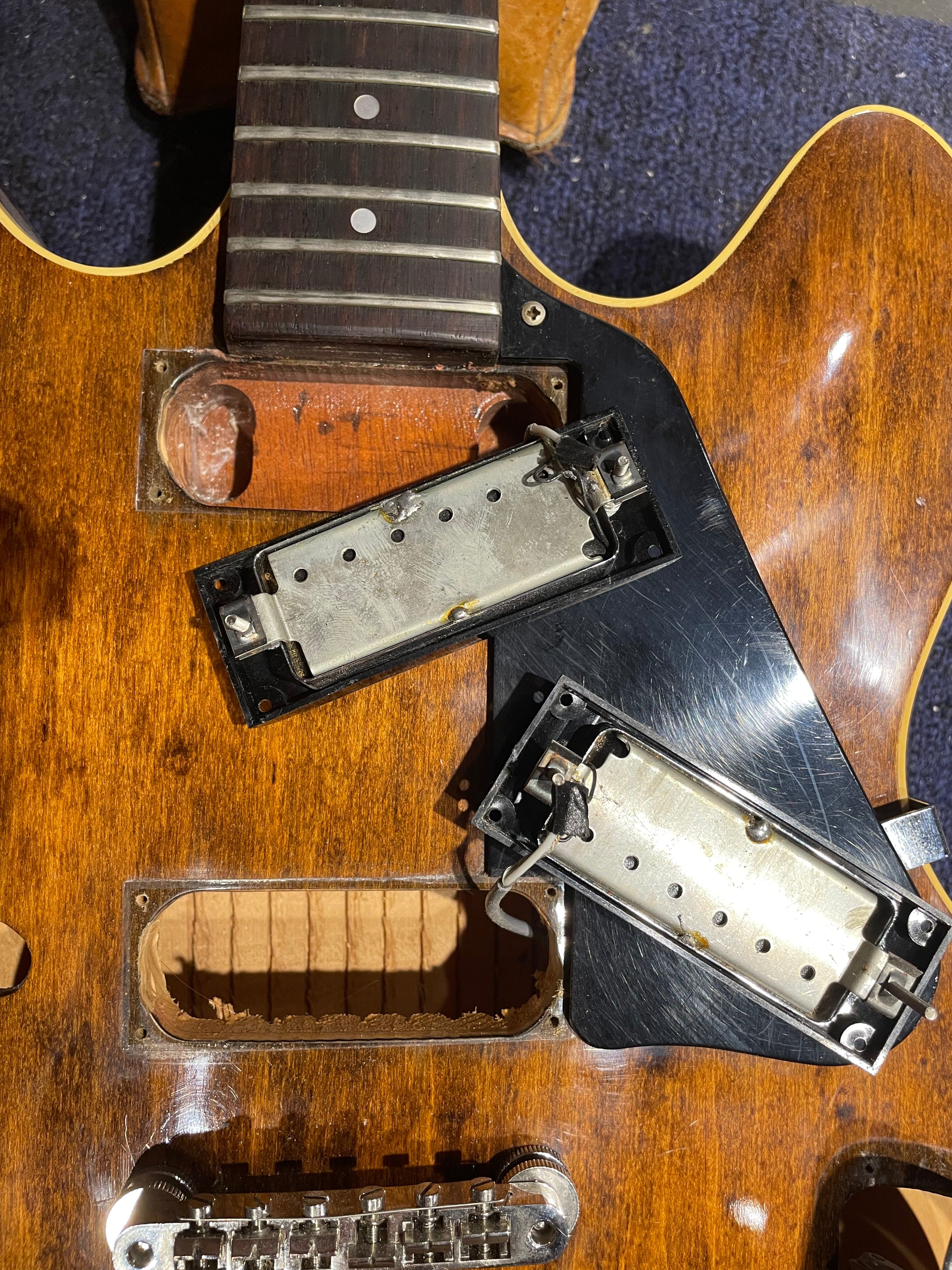 Gibson ES-325 Walnut 1975 Electric Guitars / Semi-Hollow