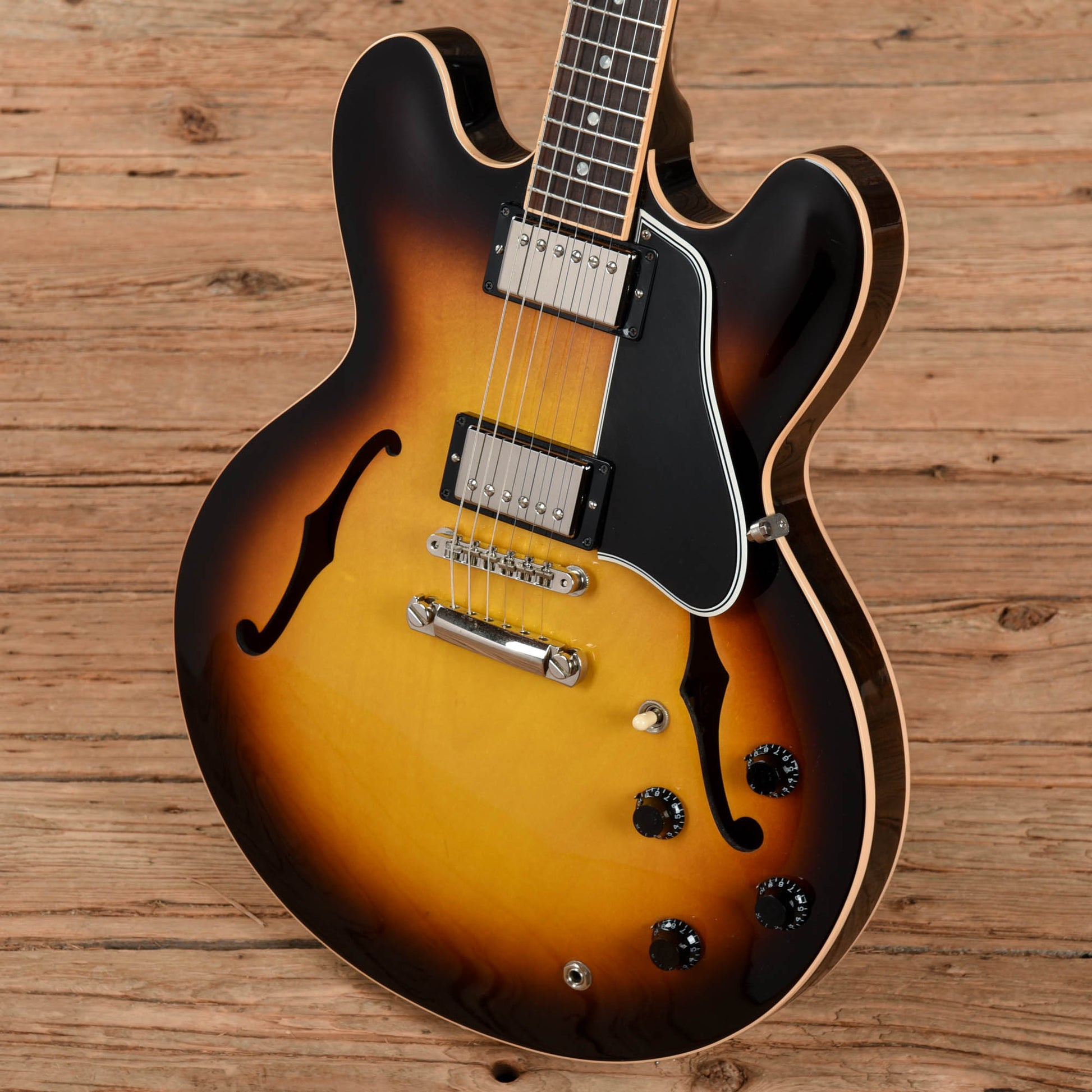 Gibson ES-335 Dot Vintage Sunburst 2011 Electric Guitars / Semi-Hollow