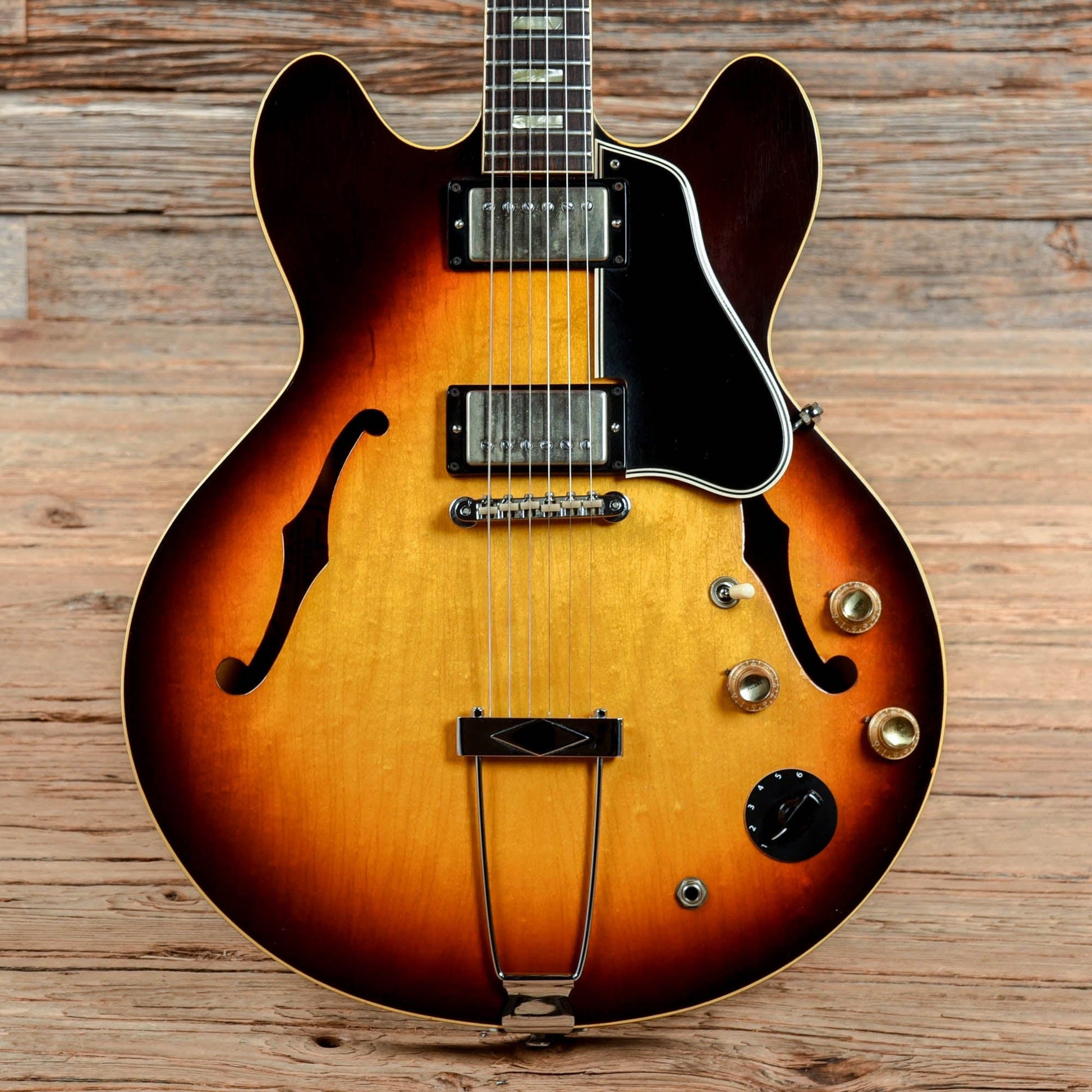 Gibson ES-335 Sunburst 1966 Electric Guitars / Semi-Hollow