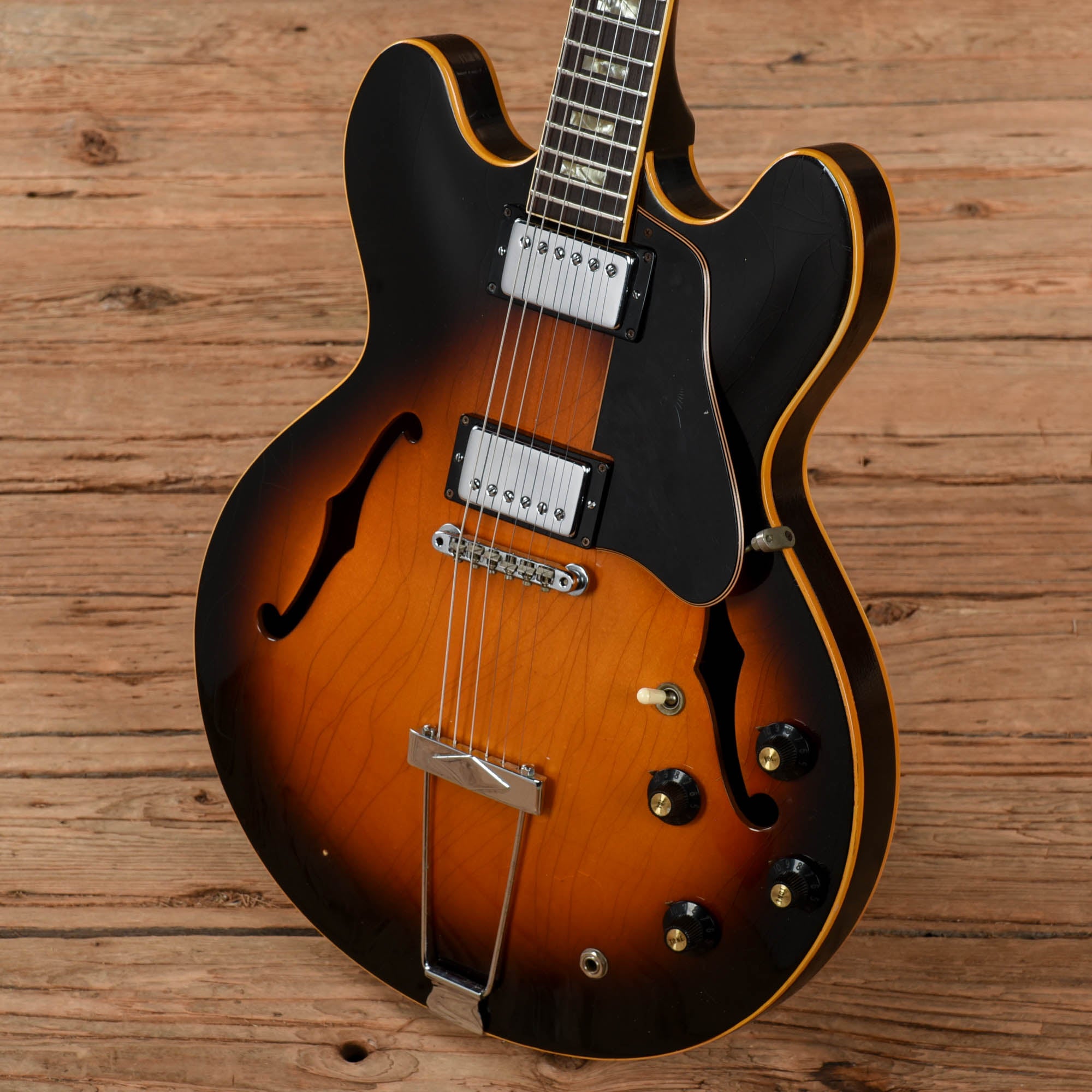 Gibson ES-335 Sunburst 1968 Electric Guitars / Semi-Hollow