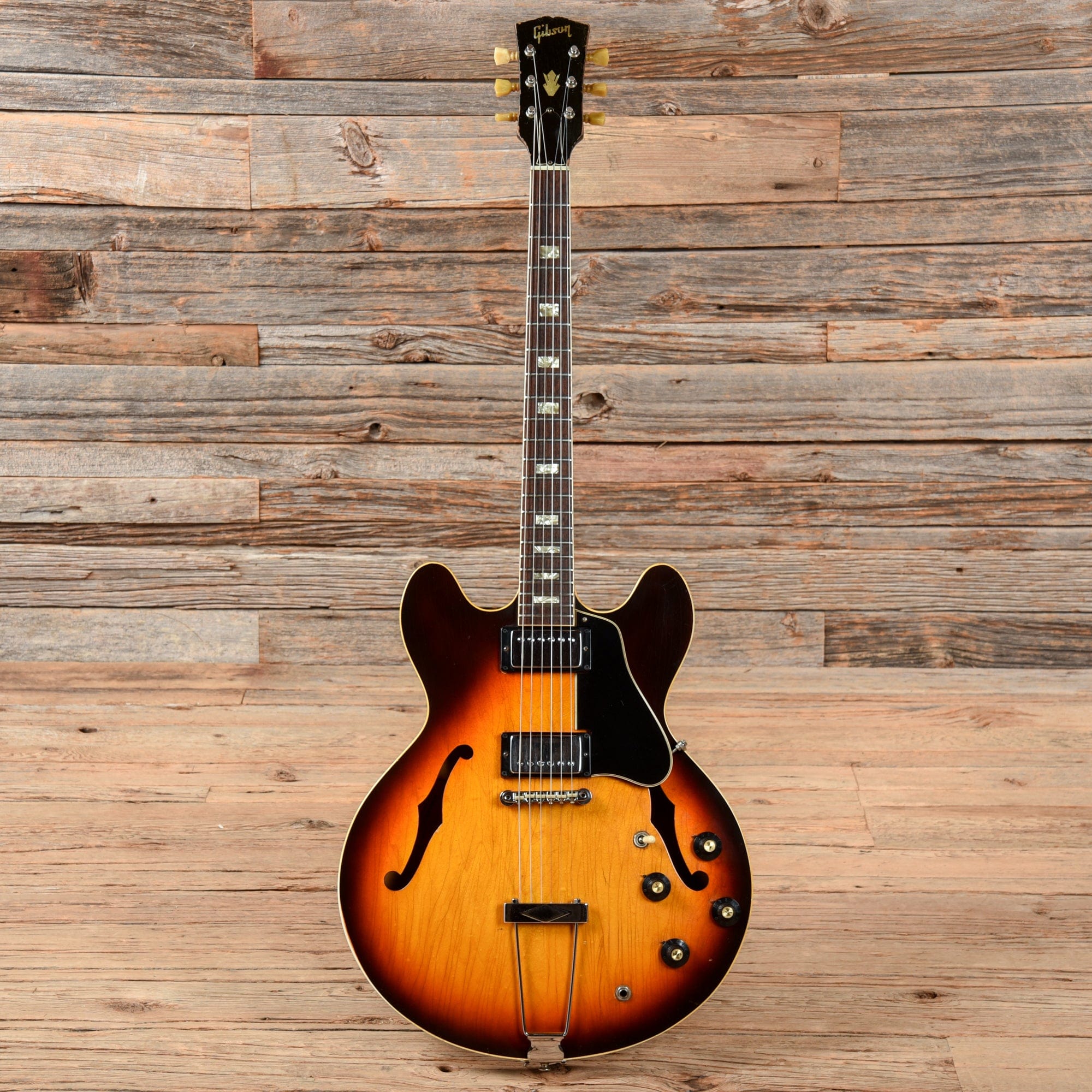 Gibson ES-335 Sunburst 1968 Electric Guitars / Semi-Hollow