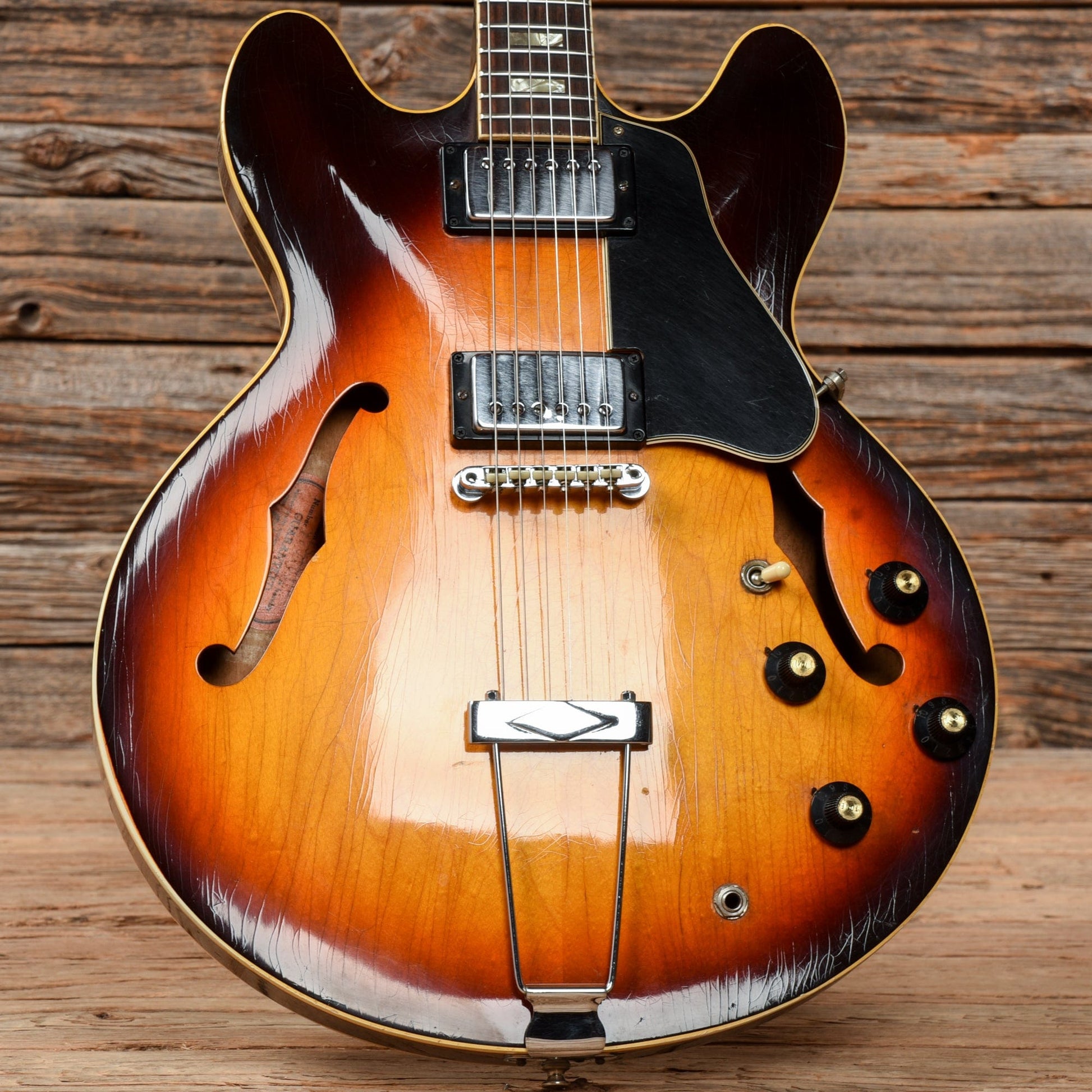 Gibson ES-335 Sunburst 1968 Electric Guitars / Semi-Hollow