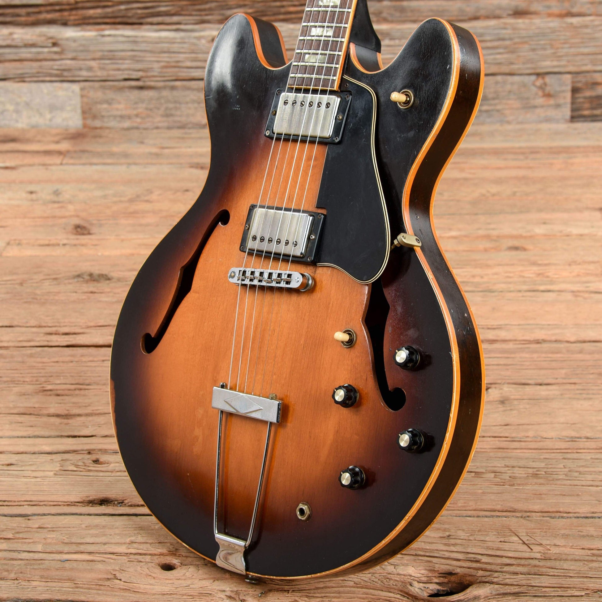 Gibson ES-335 Sunburst 1979 Electric Guitars / Semi-Hollow