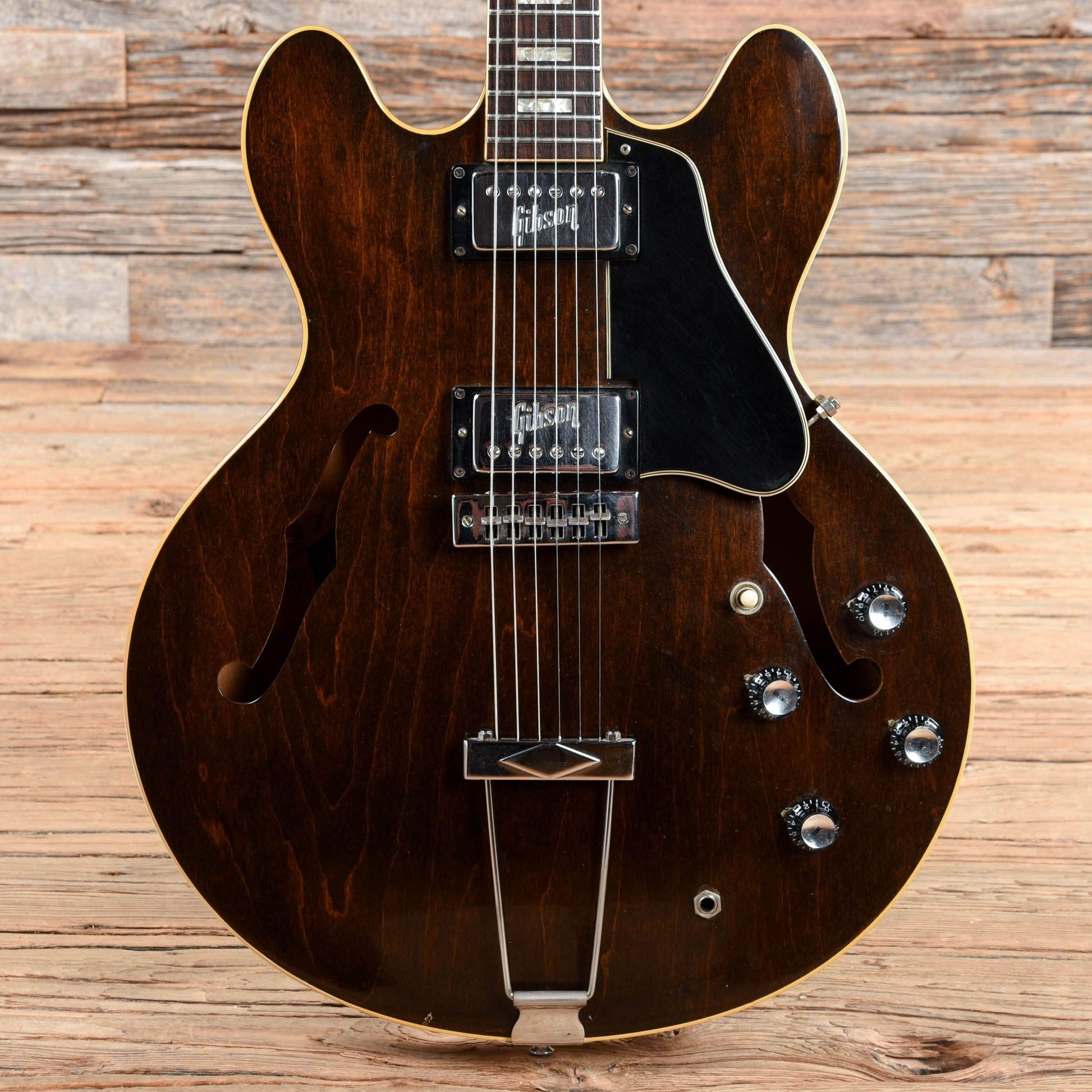 Gibson ES-335 Walnut 1972 Electric Guitars / Semi-Hollow