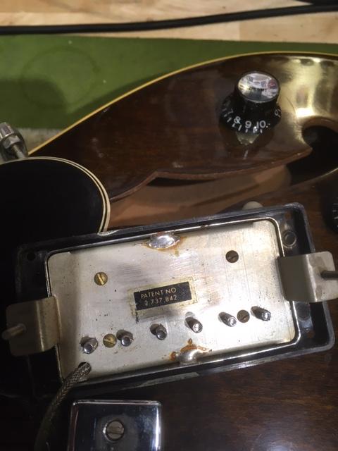 Gibson ES-335 Walnut 1972 Electric Guitars / Semi-Hollow