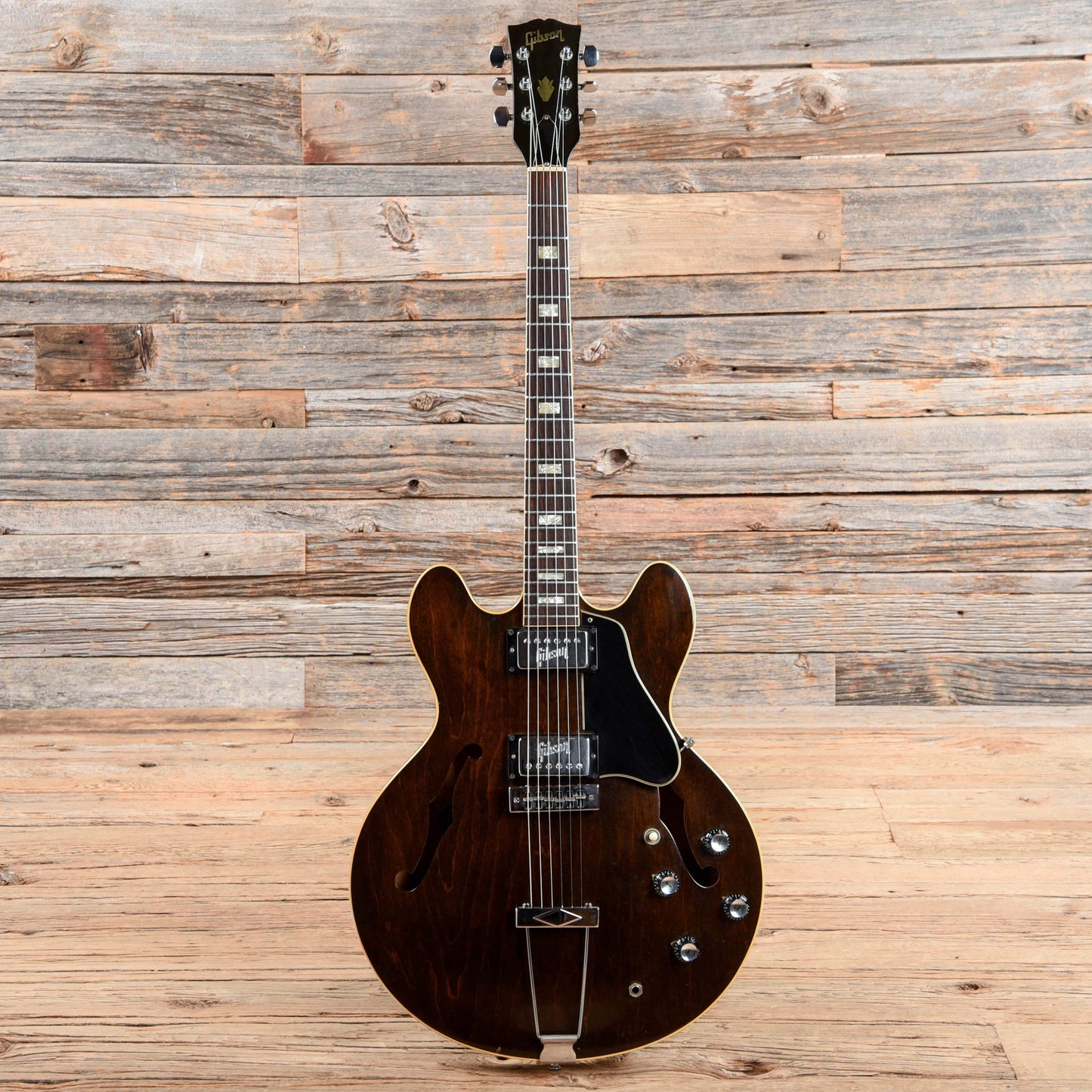 Gibson ES-335 Walnut 1972 Electric Guitars / Semi-Hollow